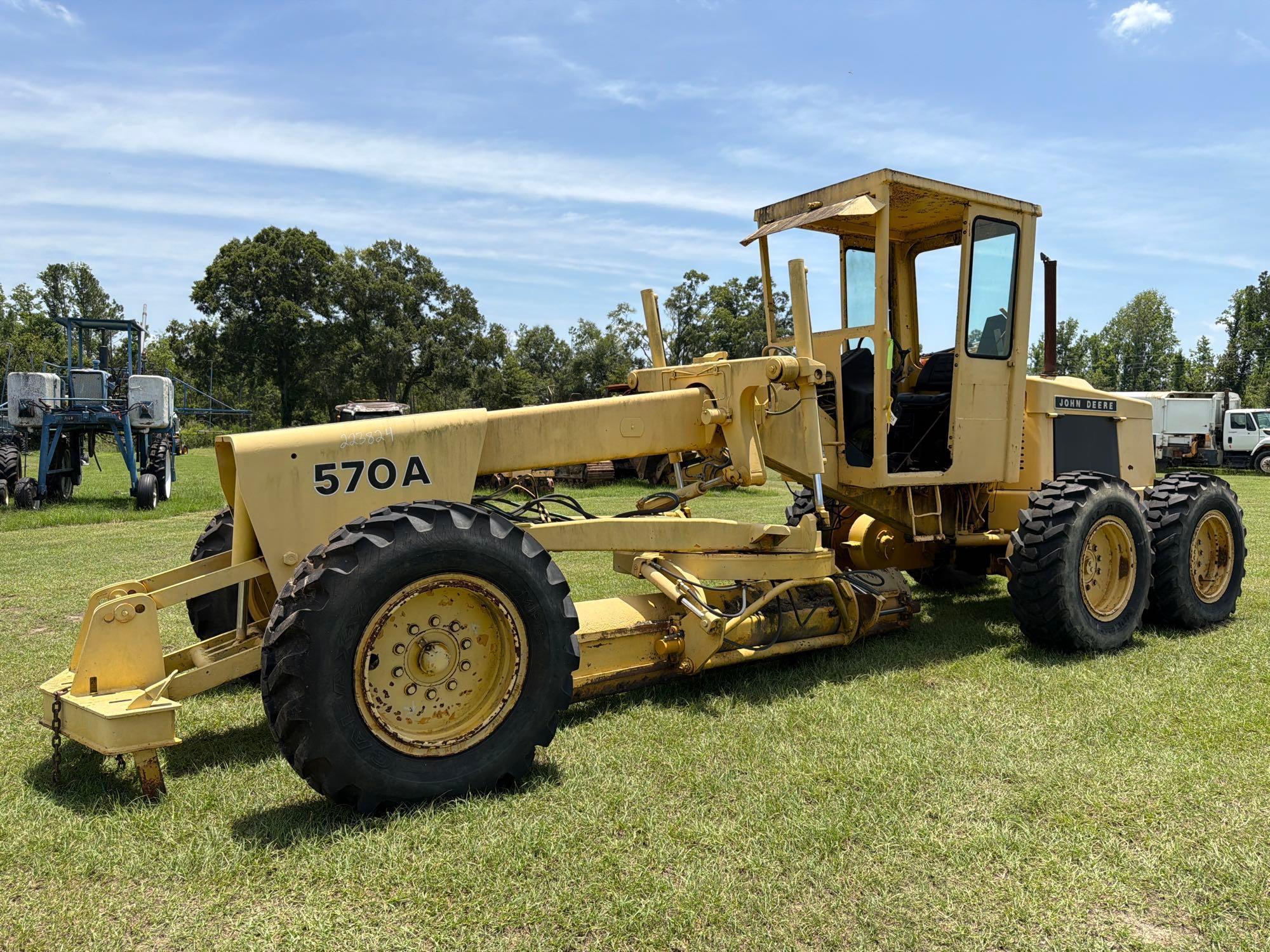 John Deere 570A