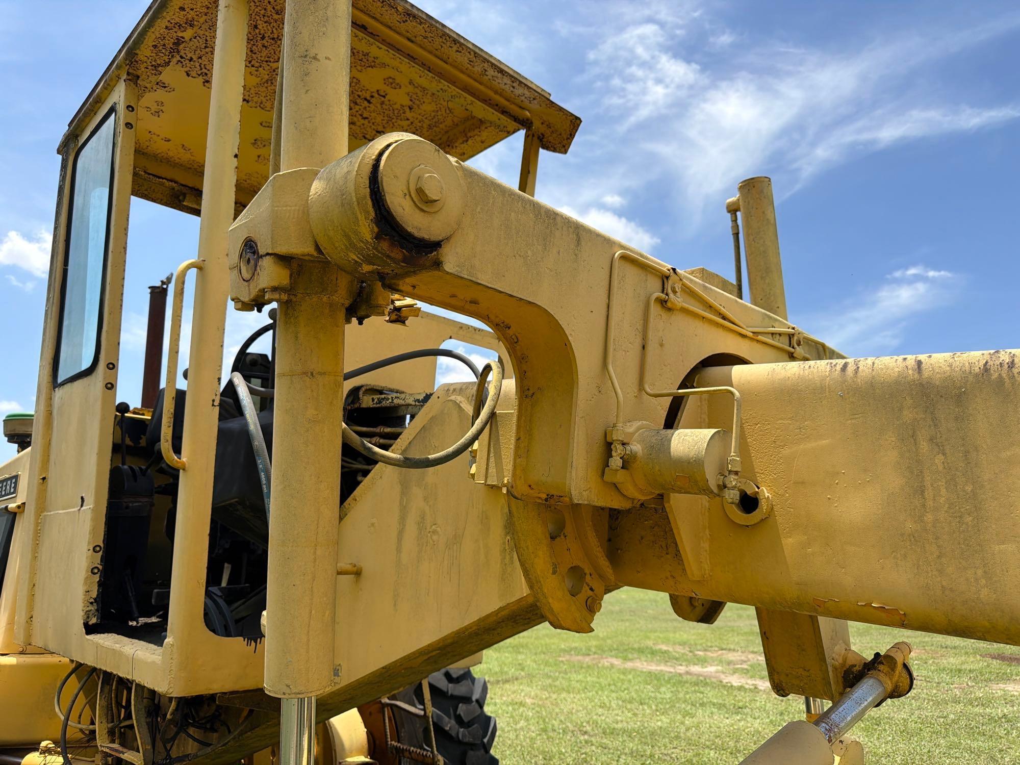 John Deere 570A