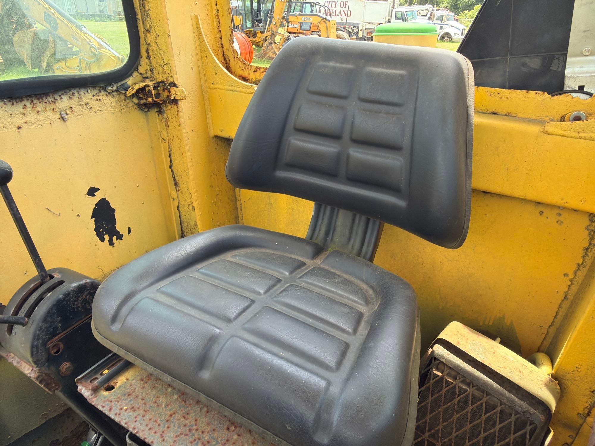John Deere 570A