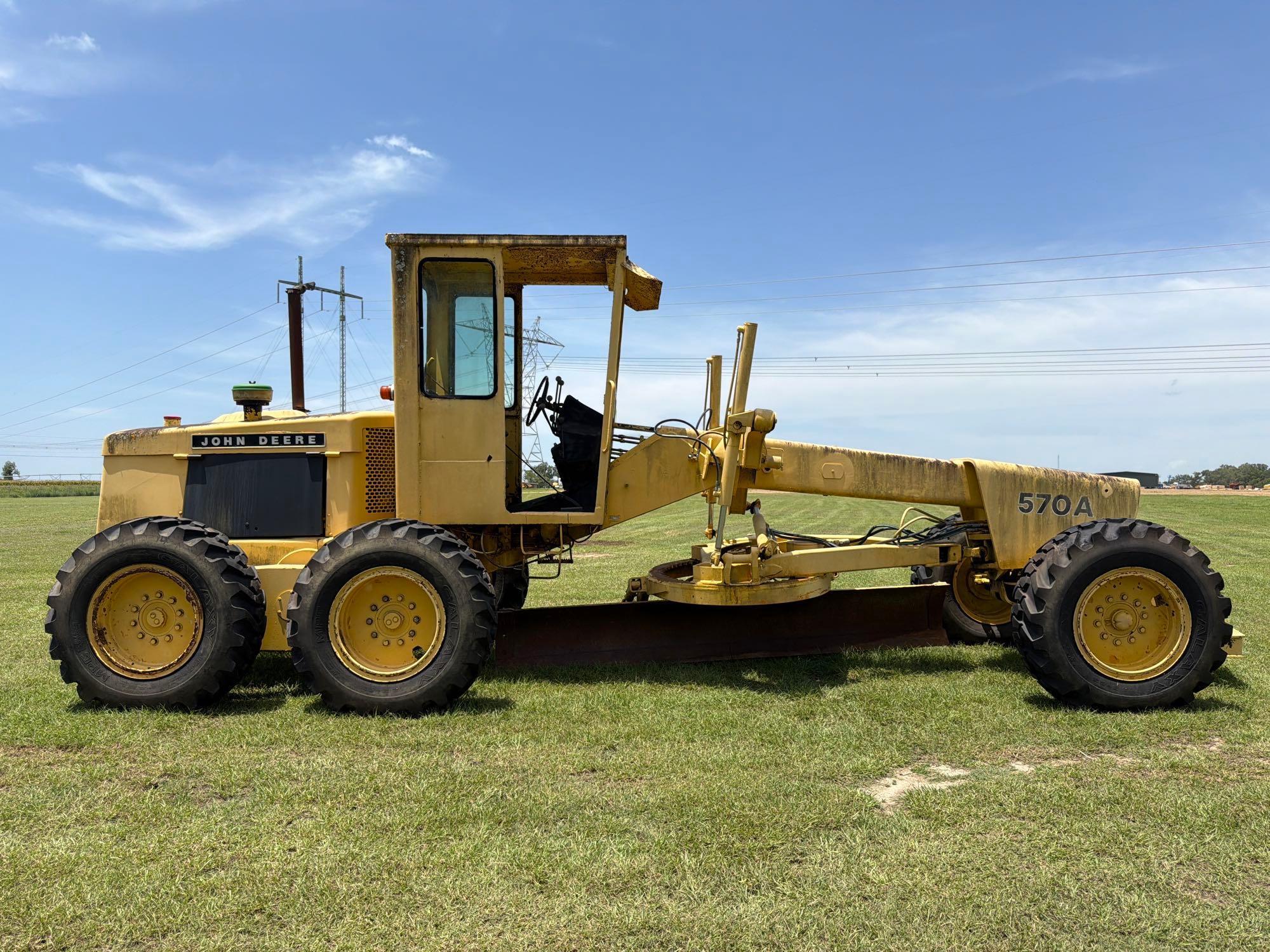 John Deere 570A