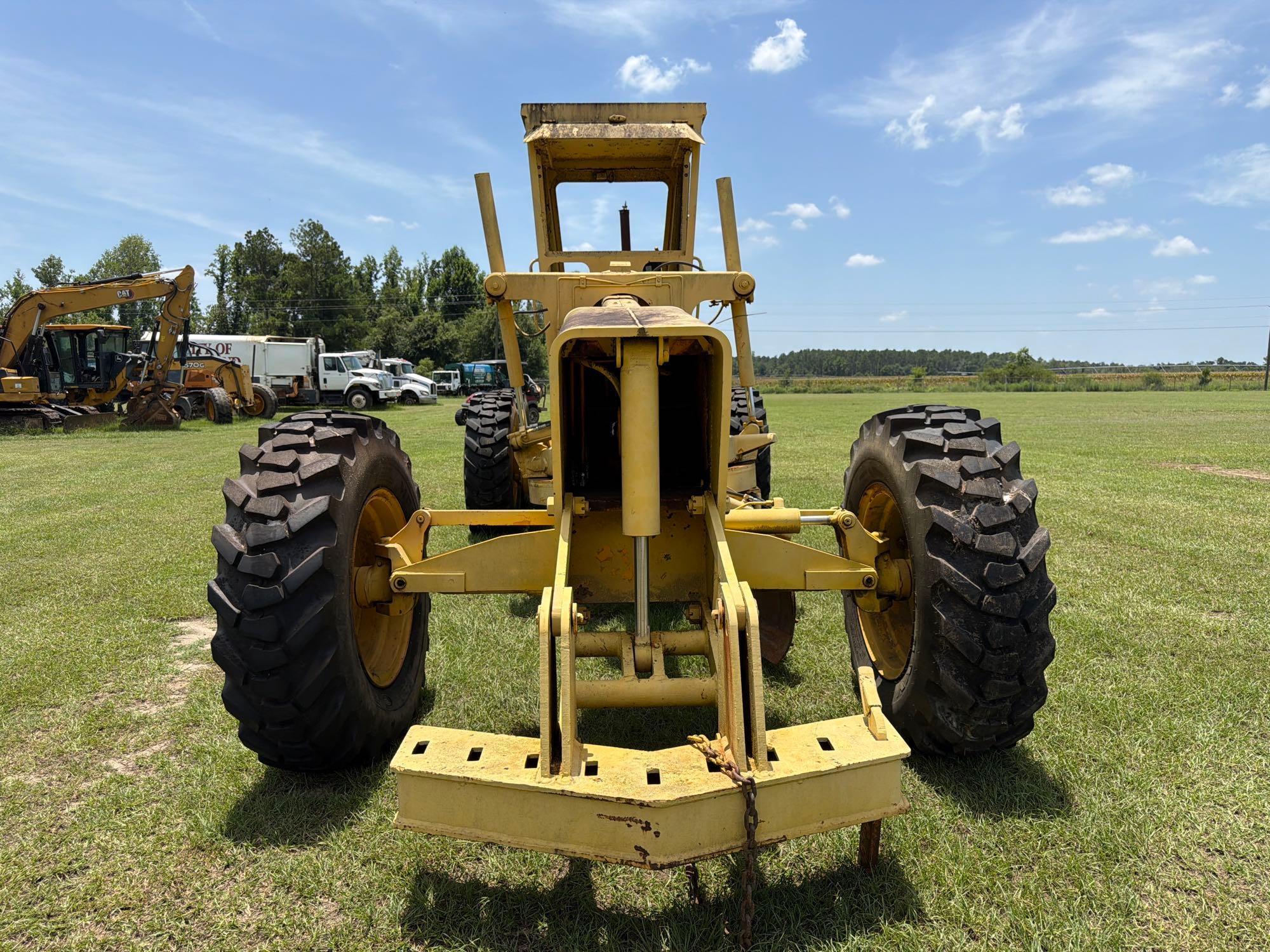 John Deere 570A
