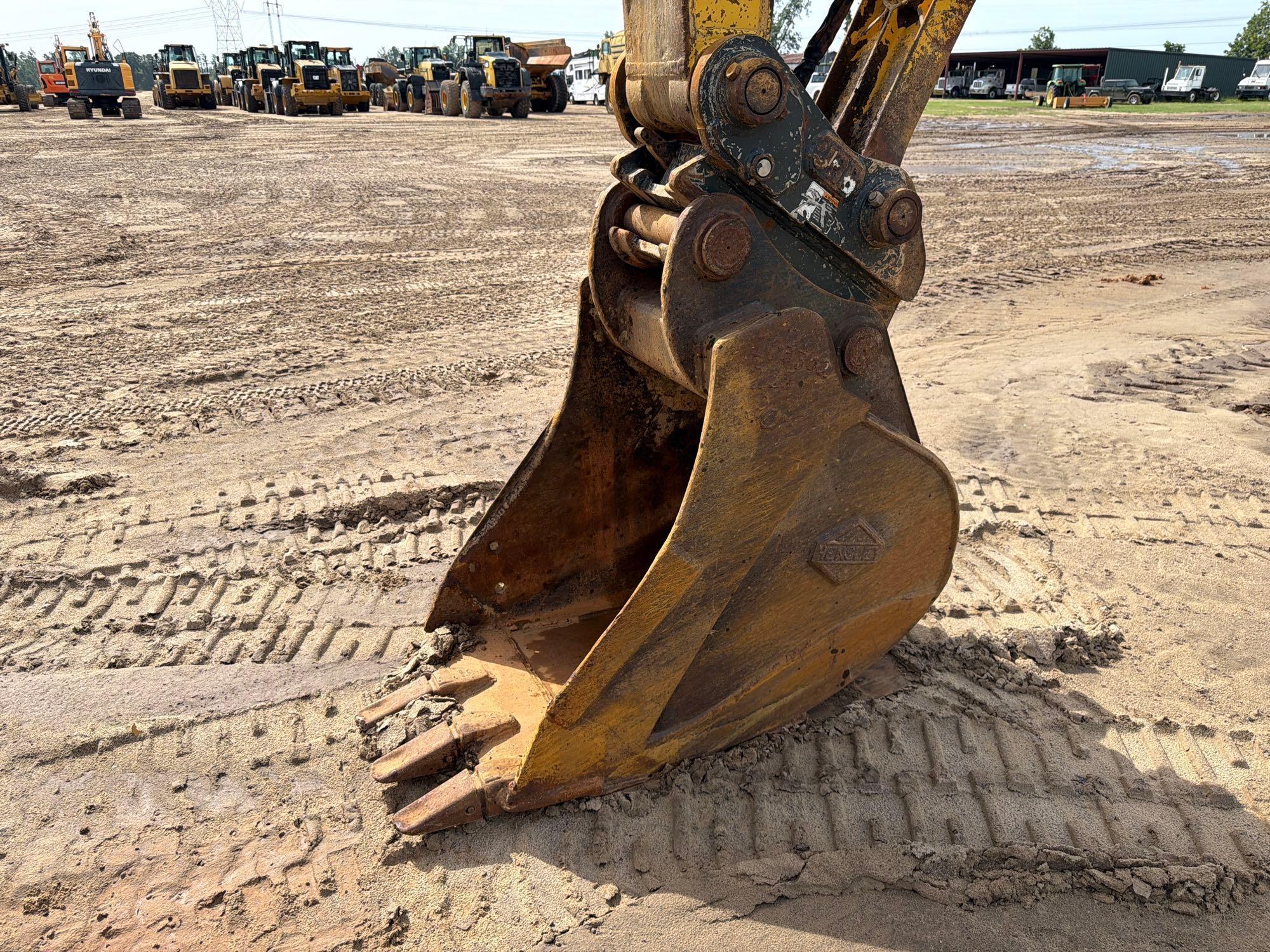 2007 Komatsu PC228USLC-3E0