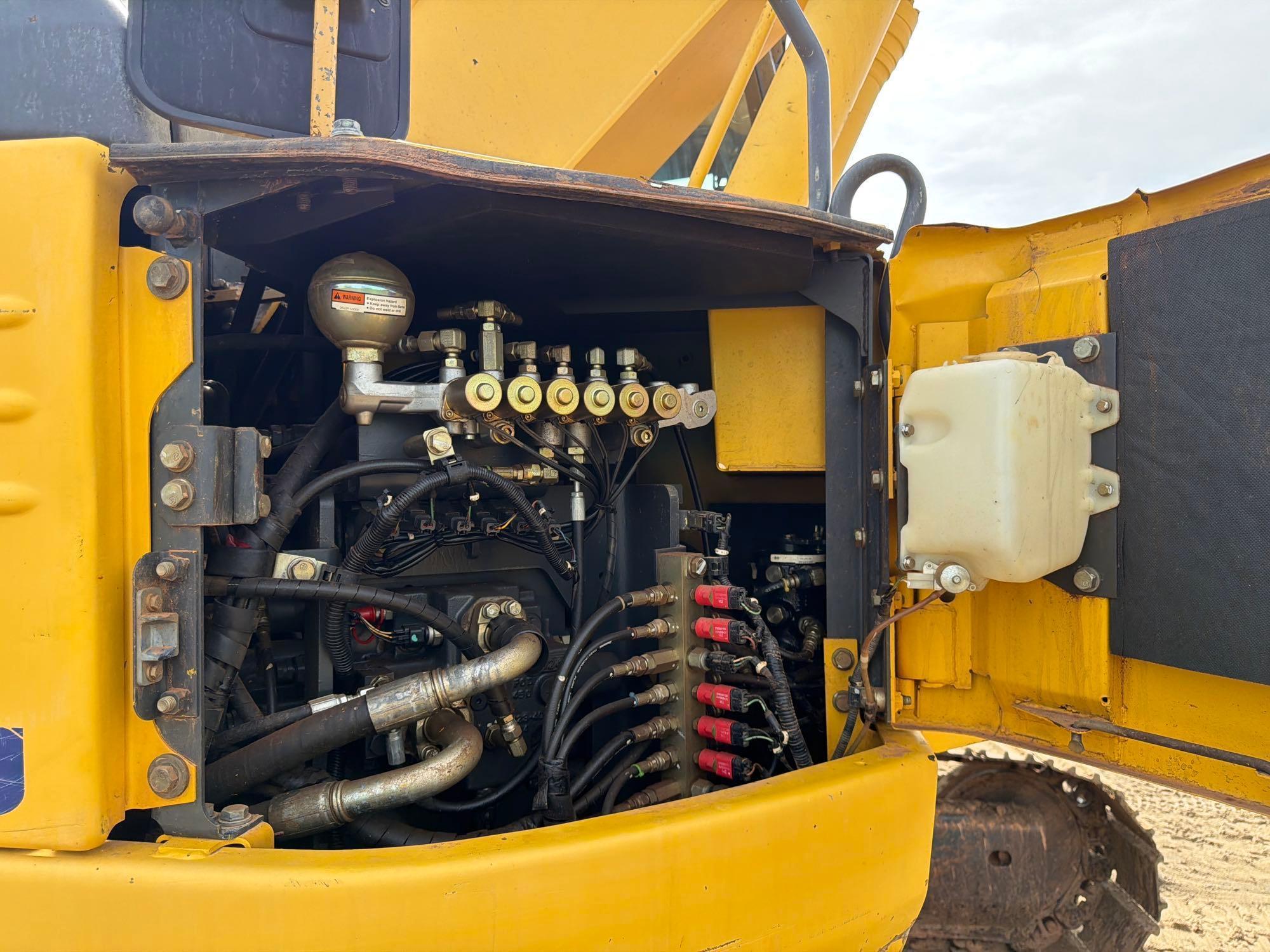 2007 Komatsu PC228USLC-3E0