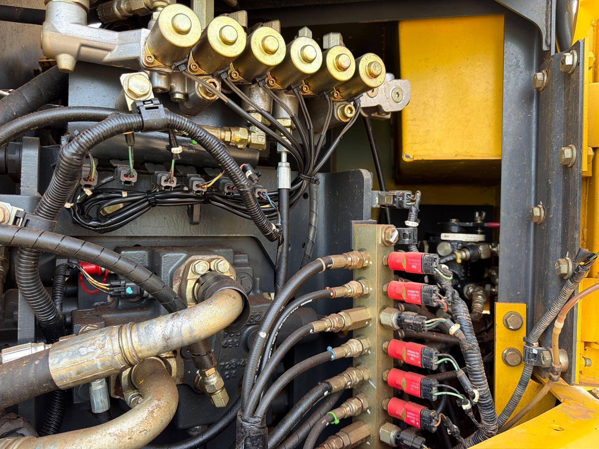 2007 Komatsu PC228USLC-3E0