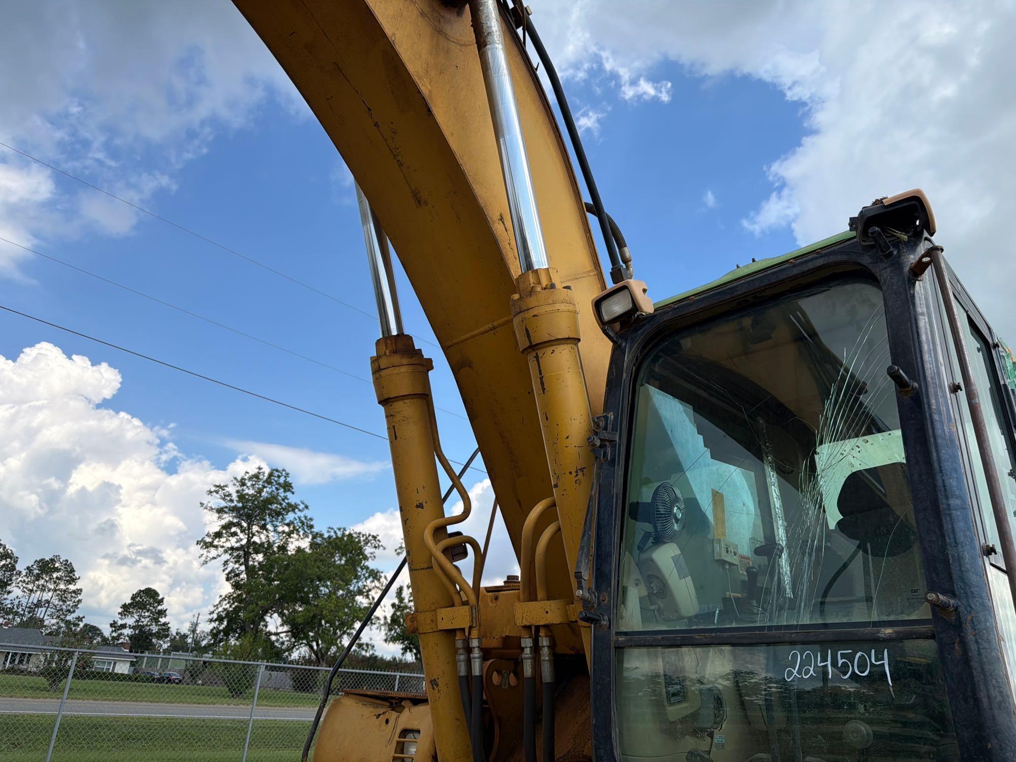 2003 Caterpillar 330C L