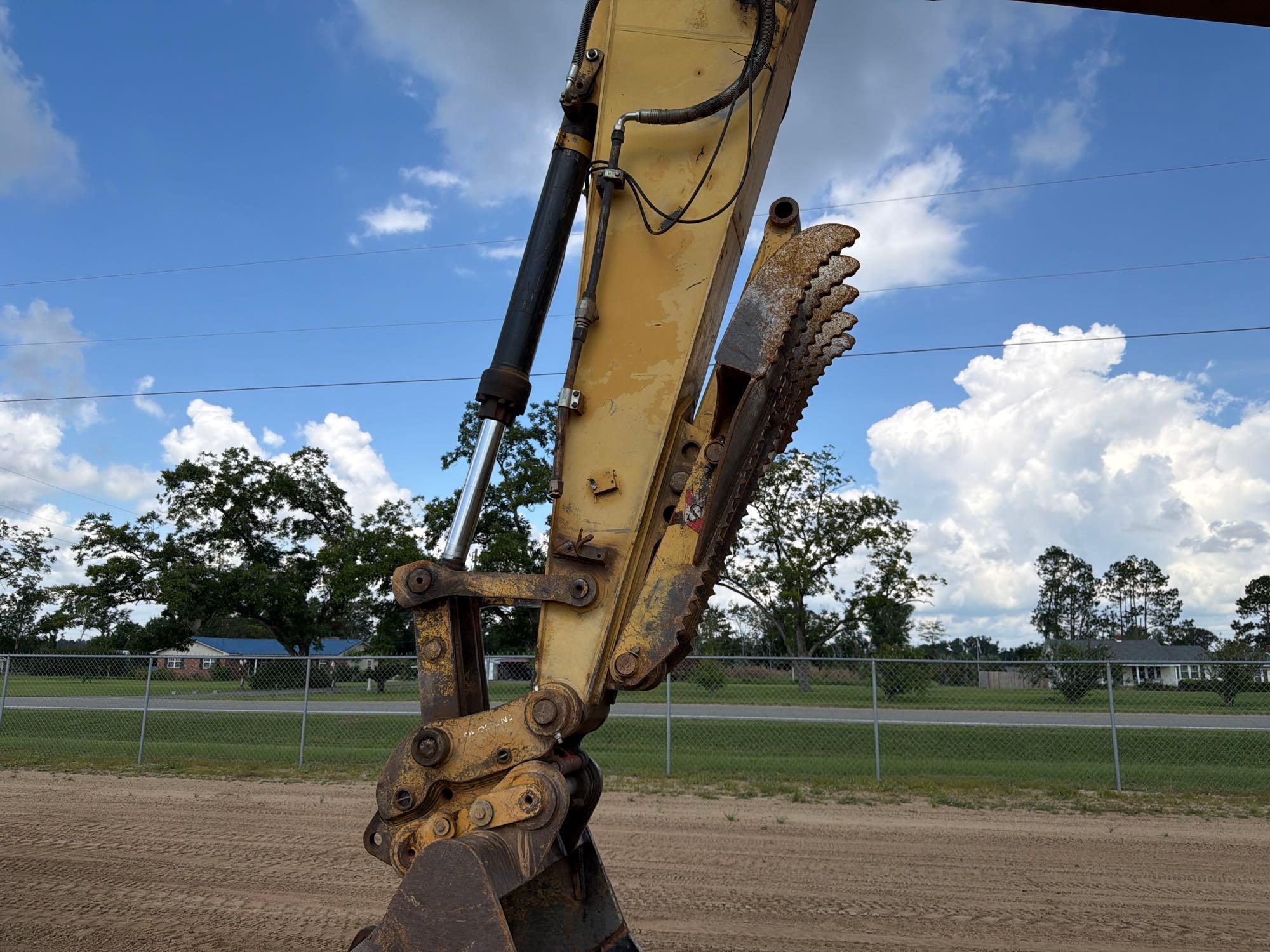 2003 Caterpillar 330C L