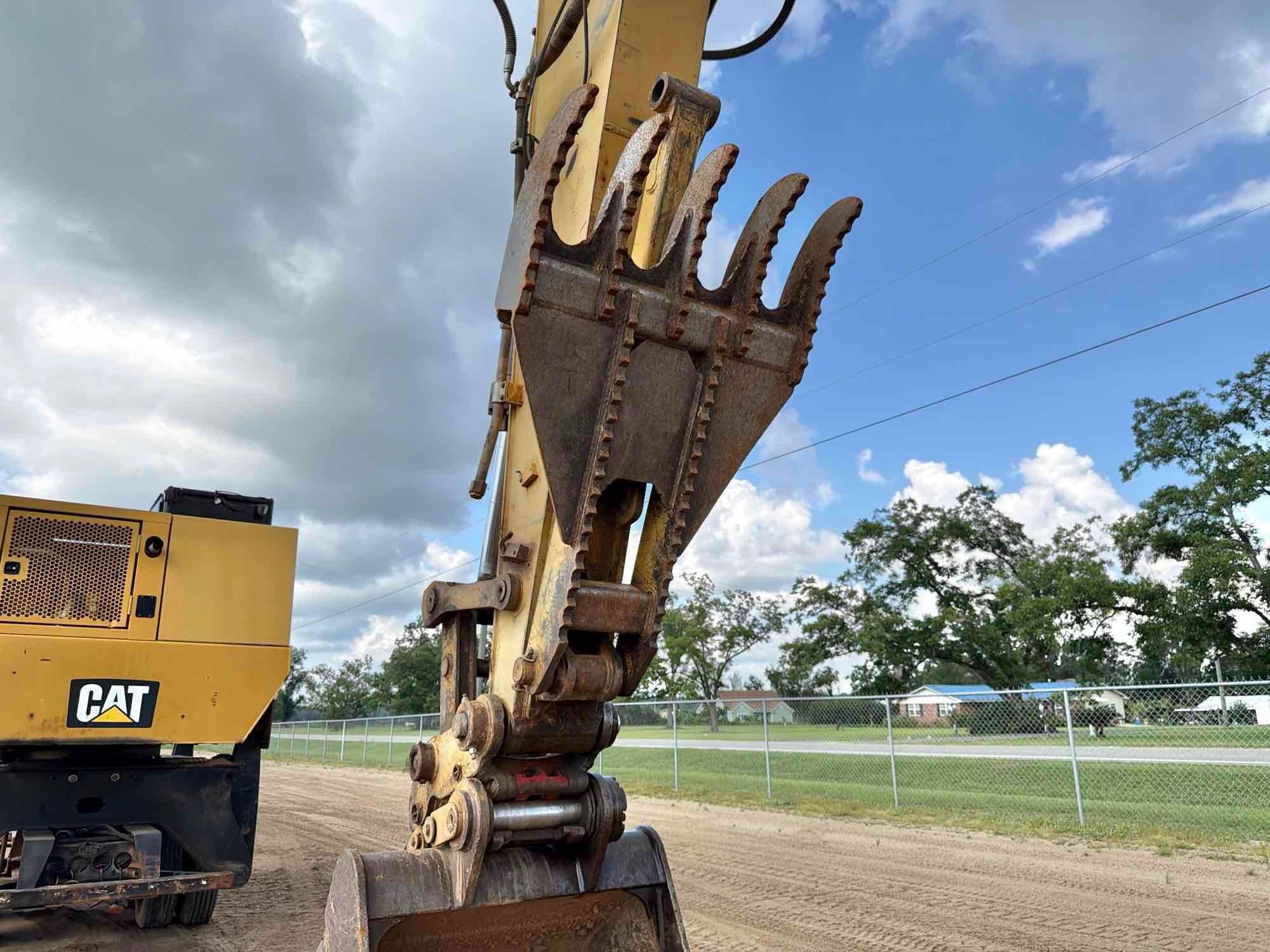 2003 Caterpillar 330C L