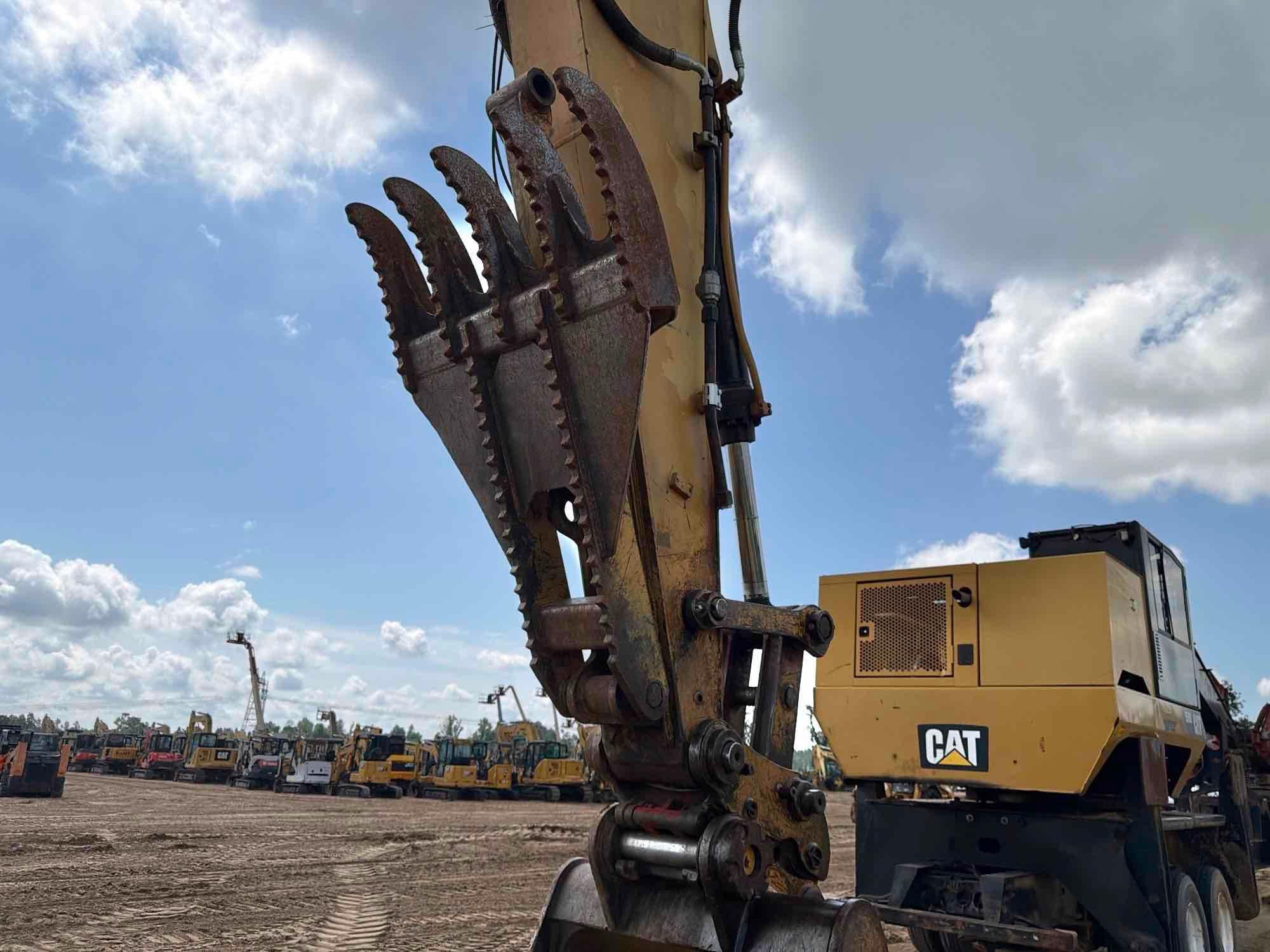 2003 Caterpillar 330C L