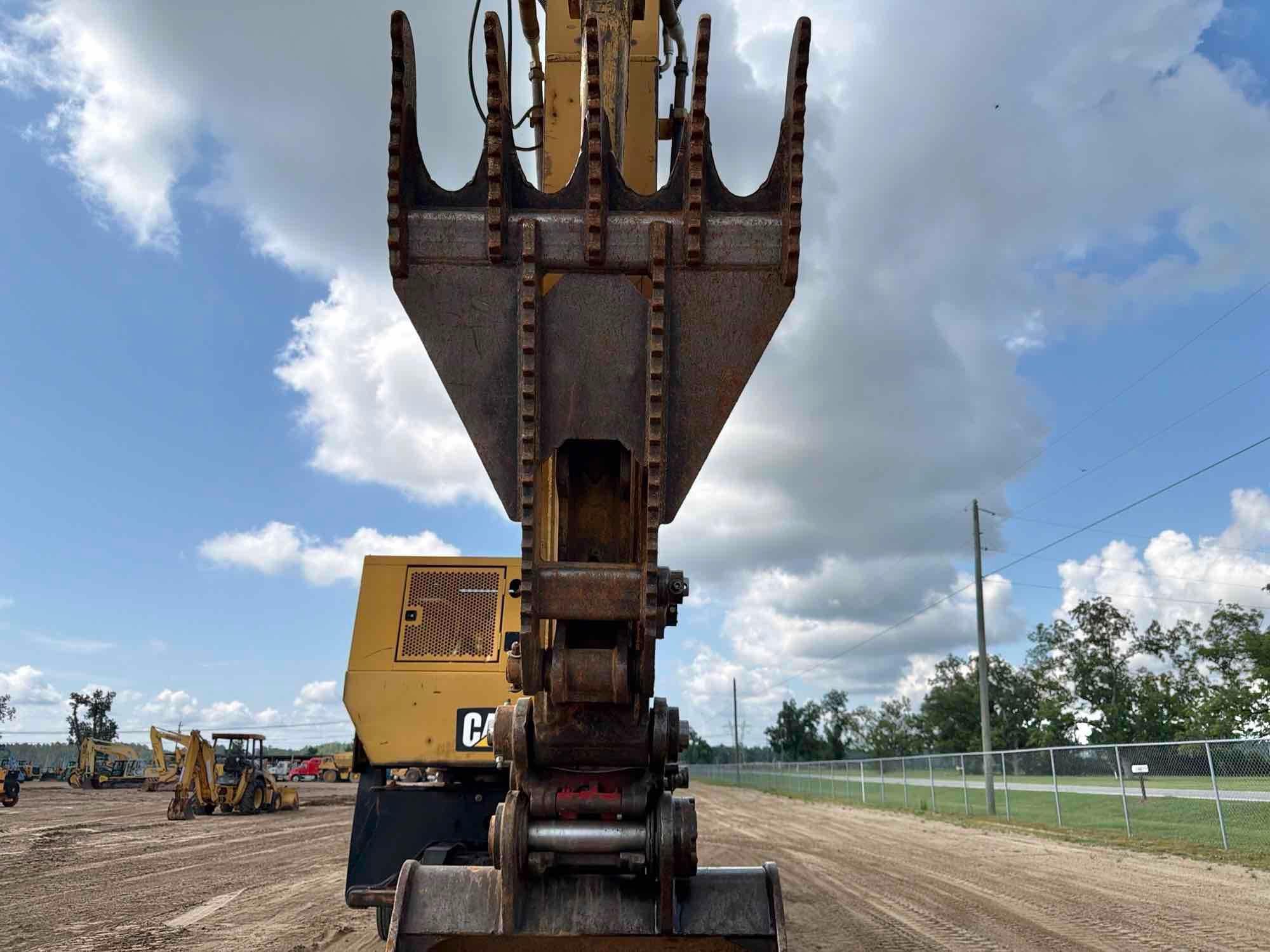 2003 Caterpillar 330C L