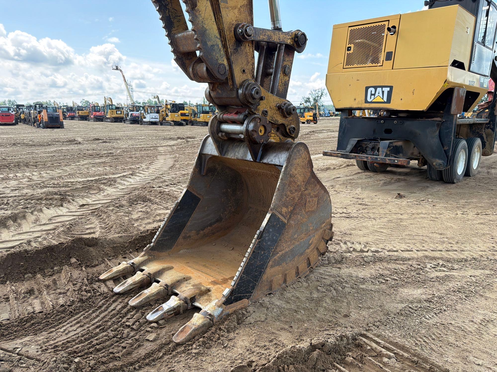 2003 Caterpillar 330C L