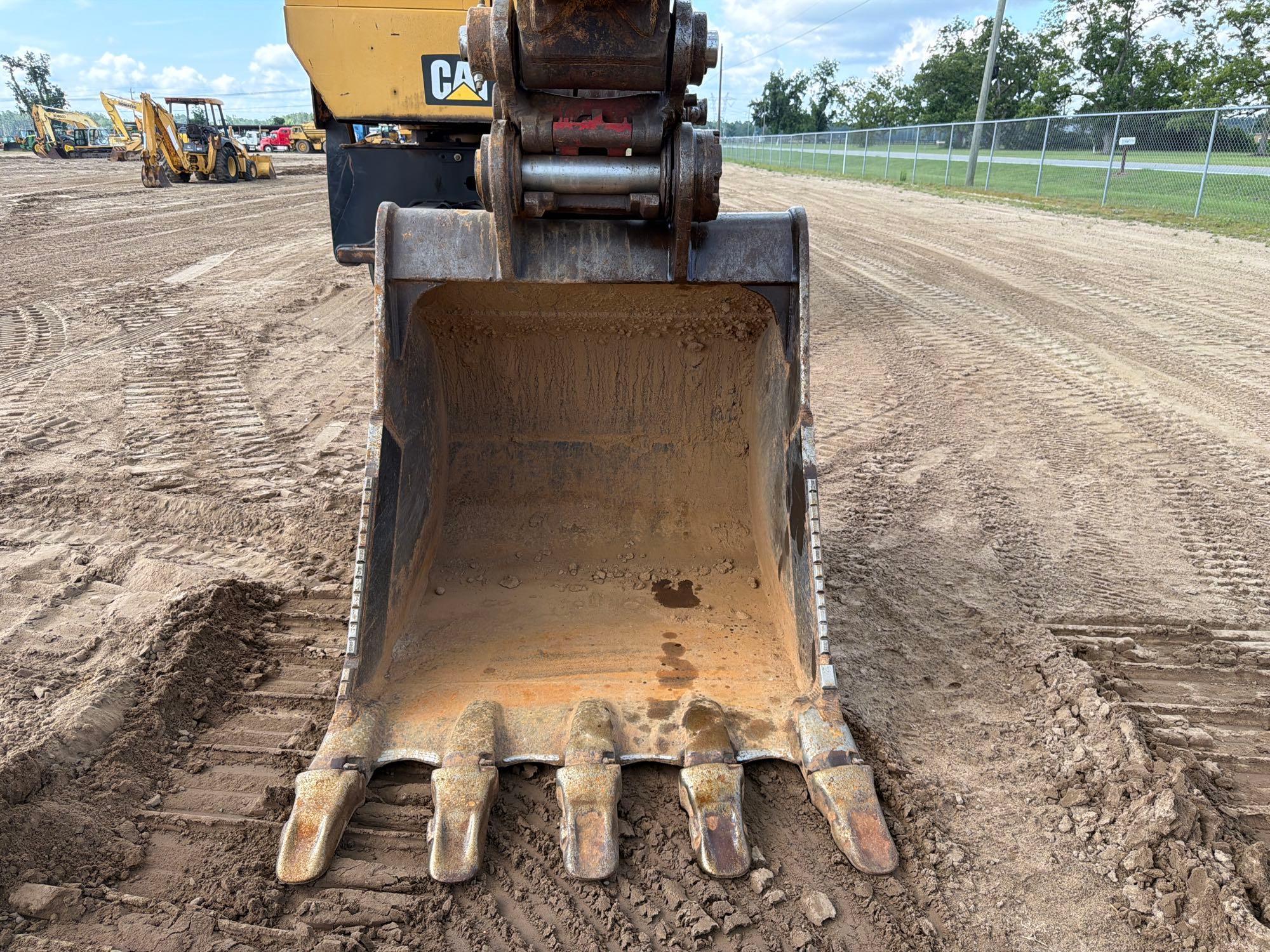 2003 Caterpillar 330C L