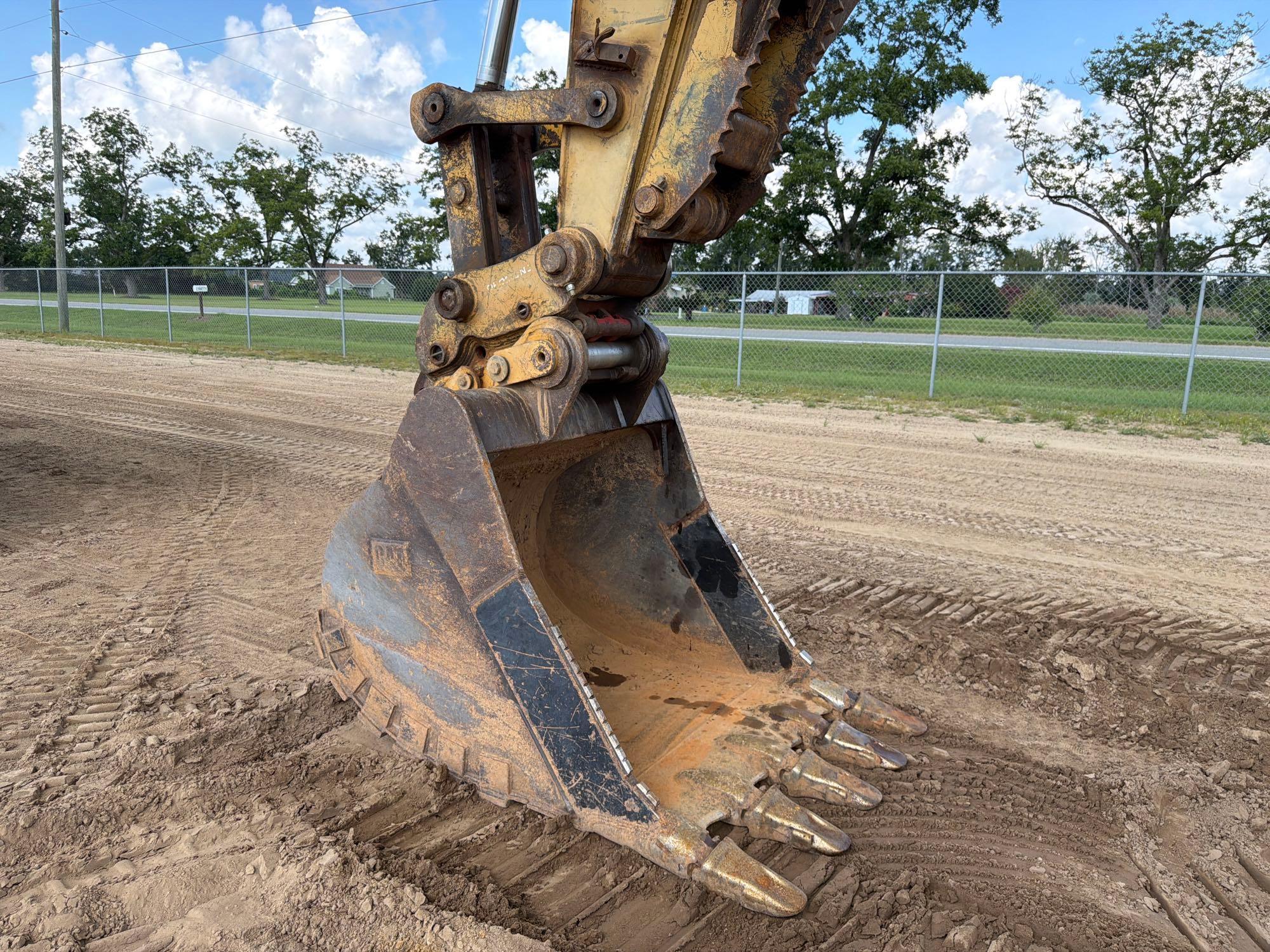 2003 Caterpillar 330C L