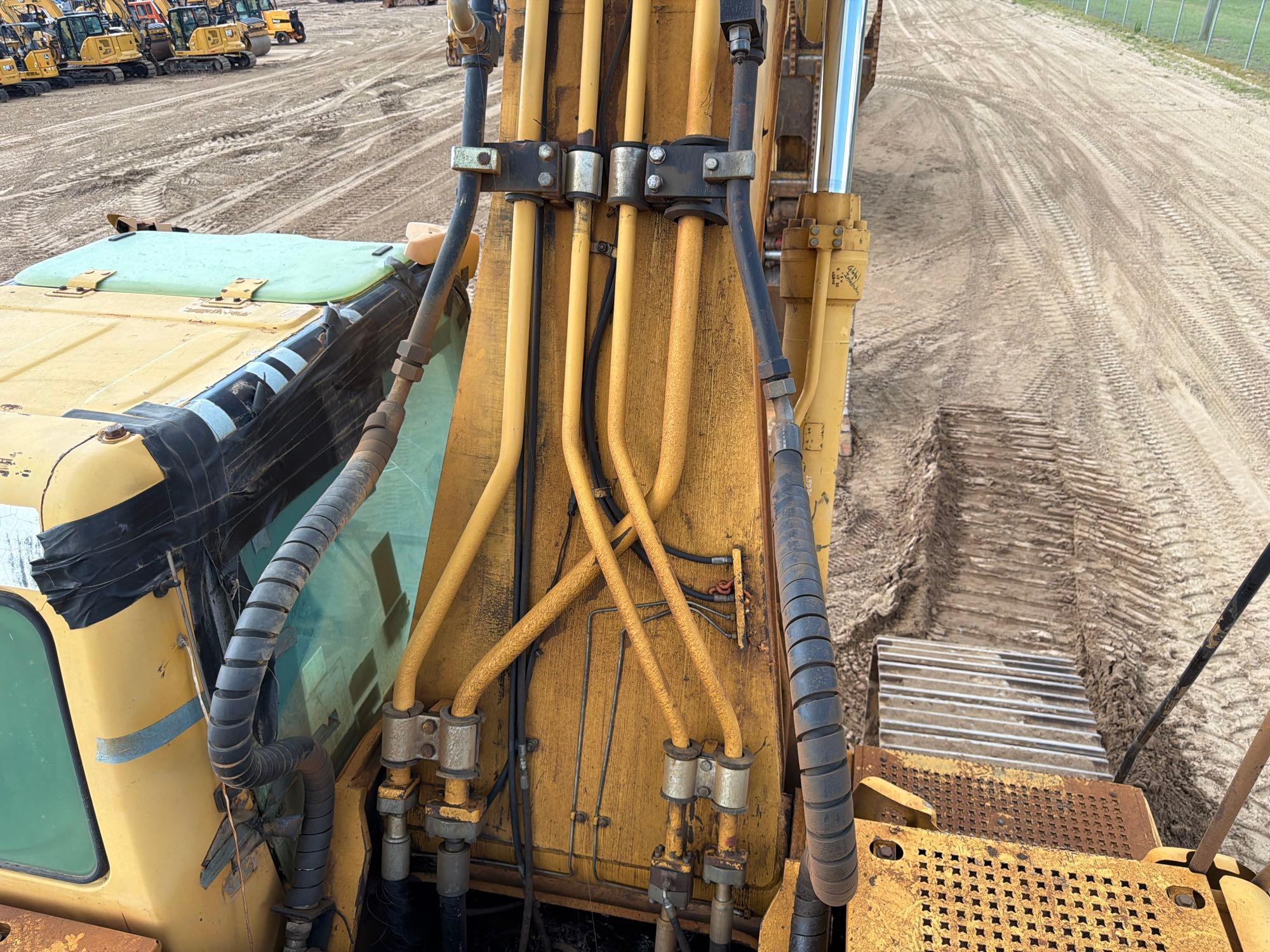 2003 Caterpillar 330C L