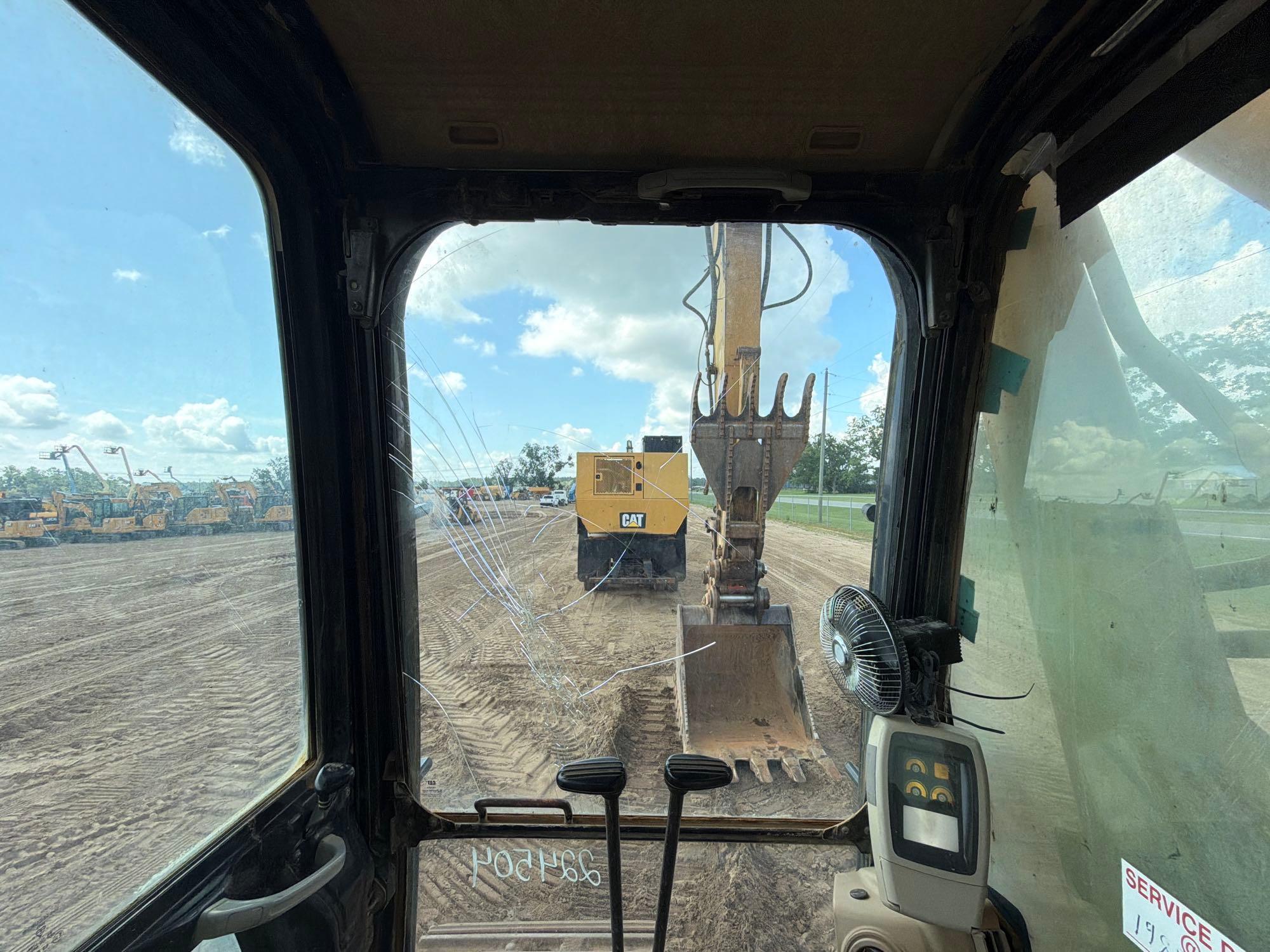 2003 Caterpillar 330C L