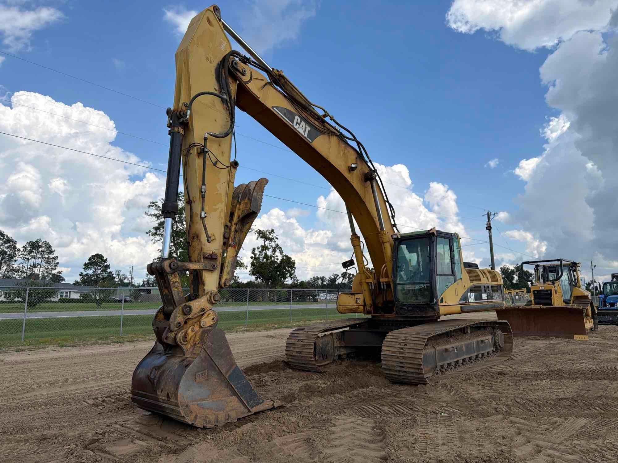 2003 Caterpillar 330C L