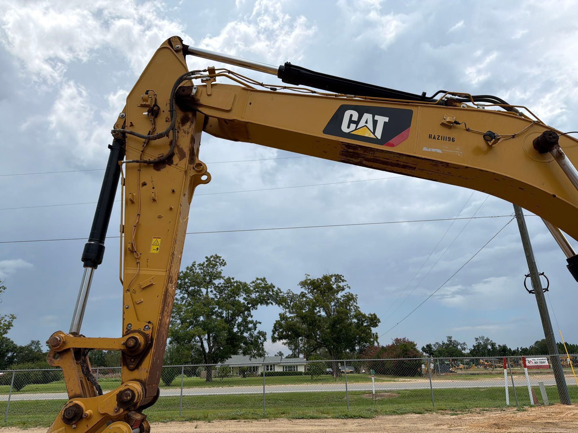 2019 Caterpillar 323