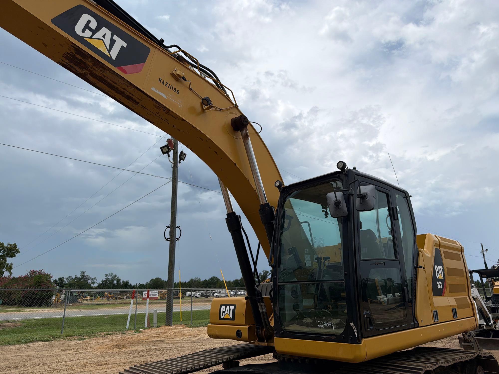 2019 Caterpillar 323