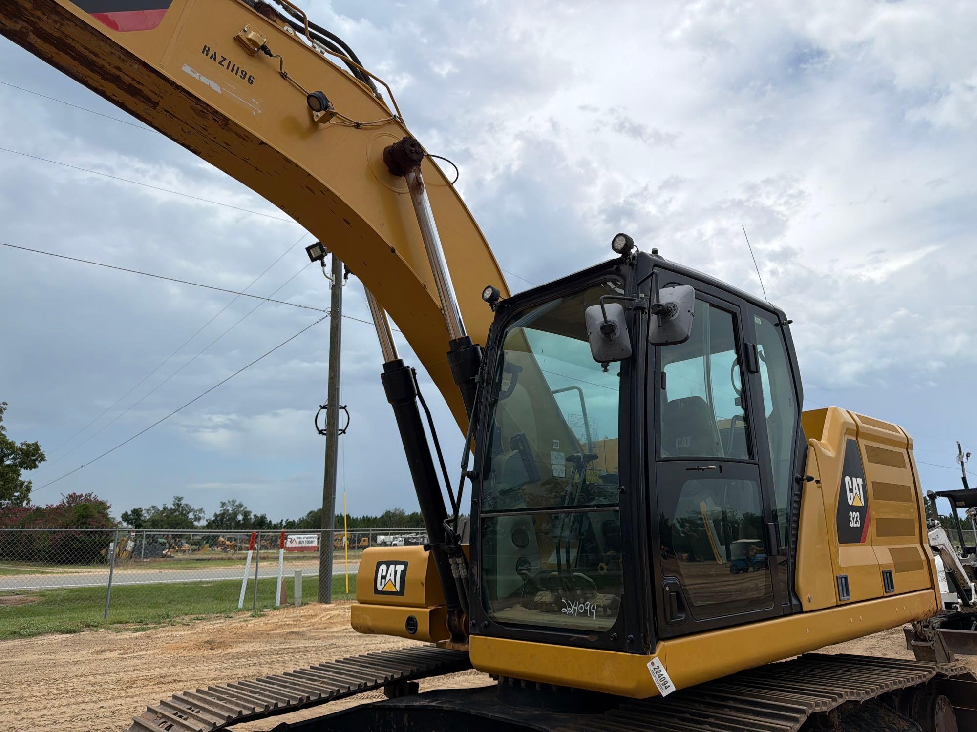 2019 Caterpillar 323