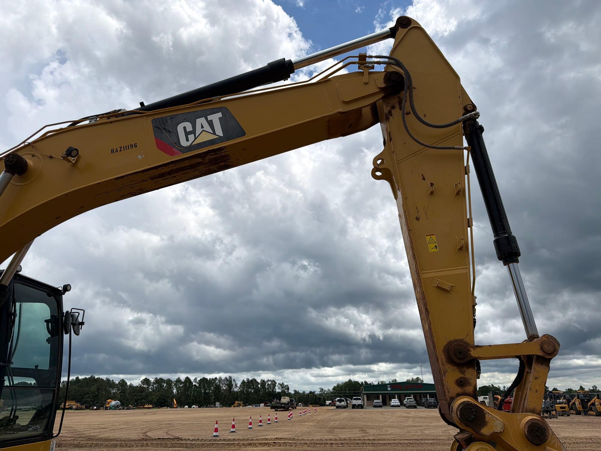 2019 Caterpillar 323