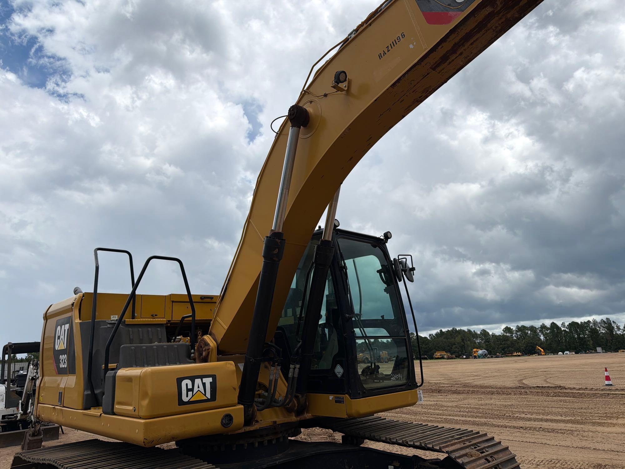 2019 Caterpillar 323