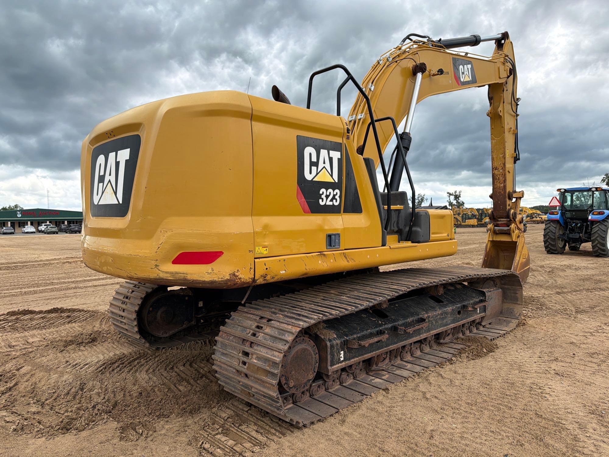 2019 Caterpillar 323