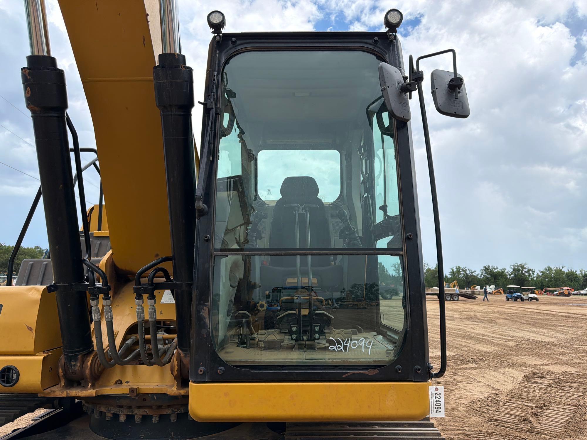 2019 Caterpillar 323