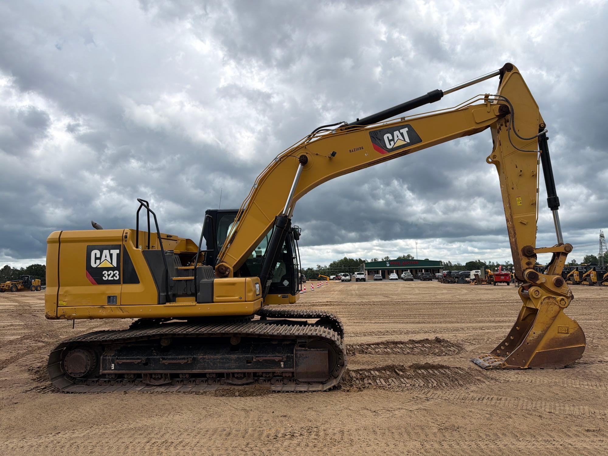 2019 Caterpillar 323