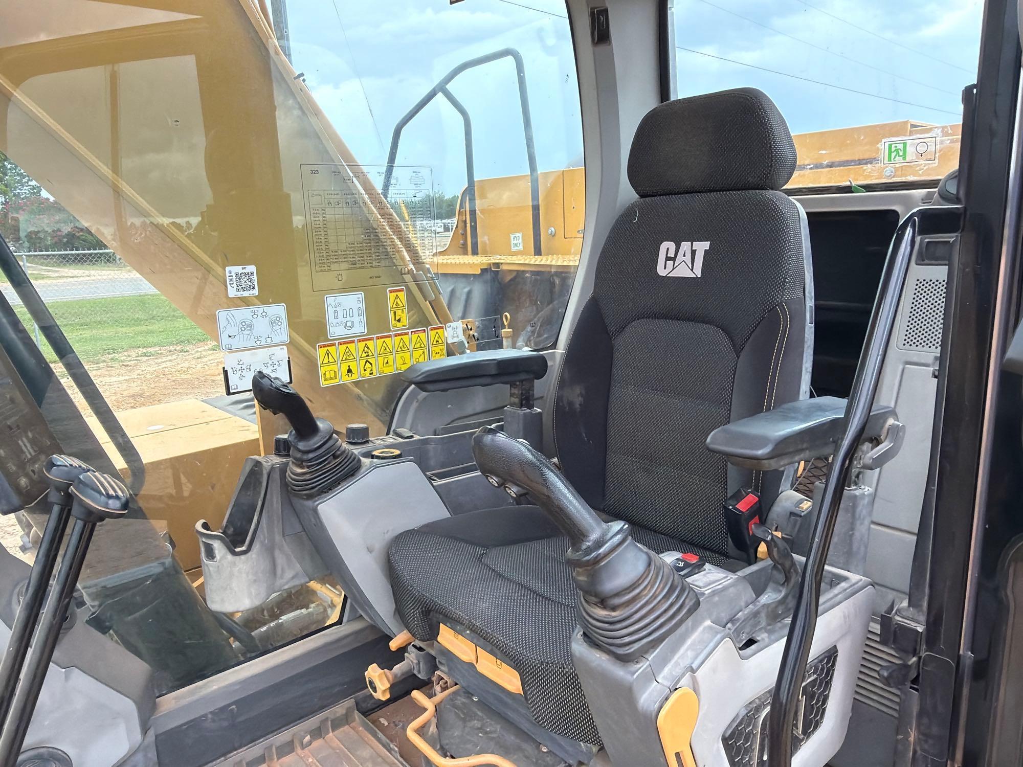 2019 Caterpillar 323
