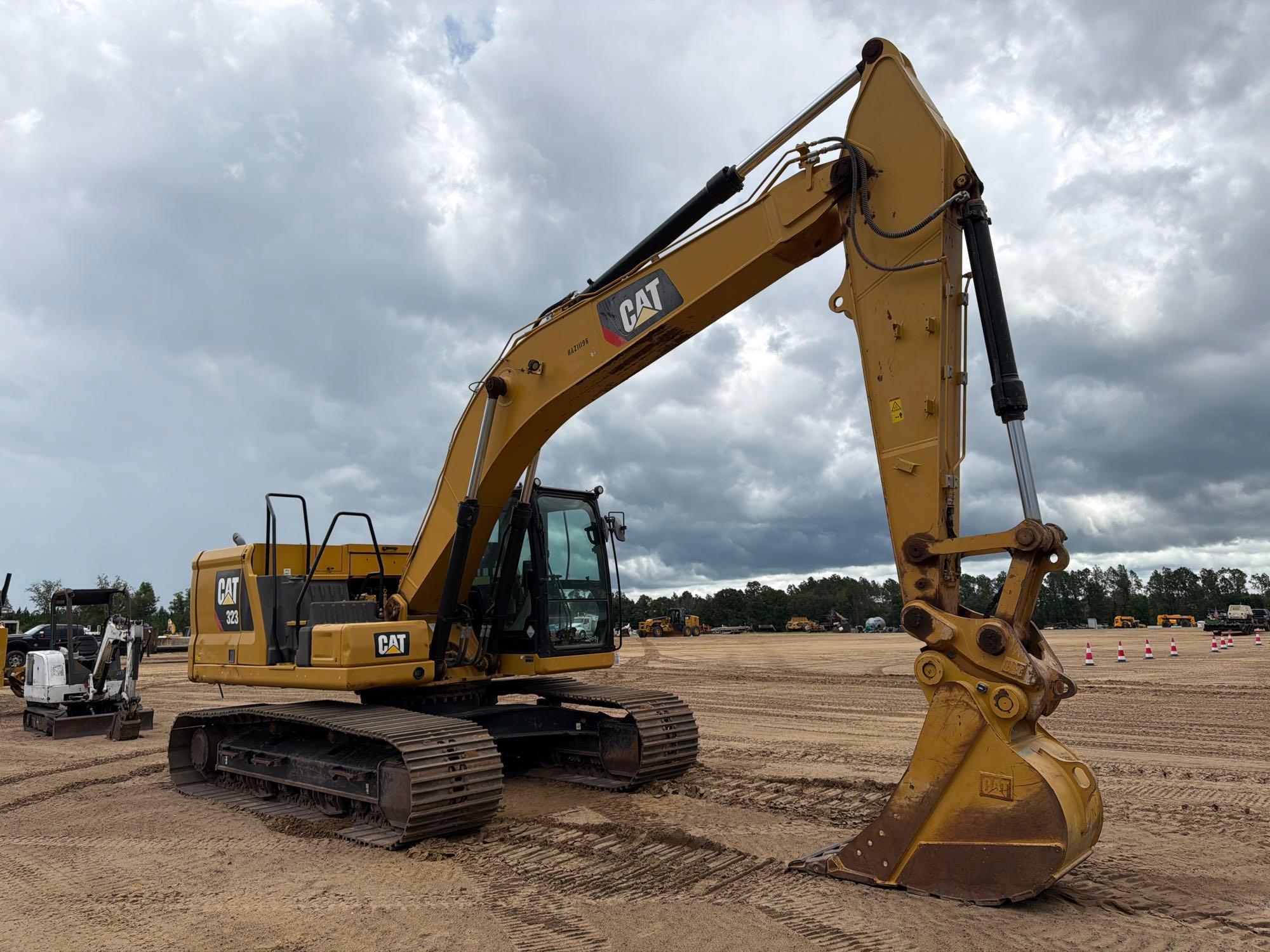 2019 Caterpillar 323
