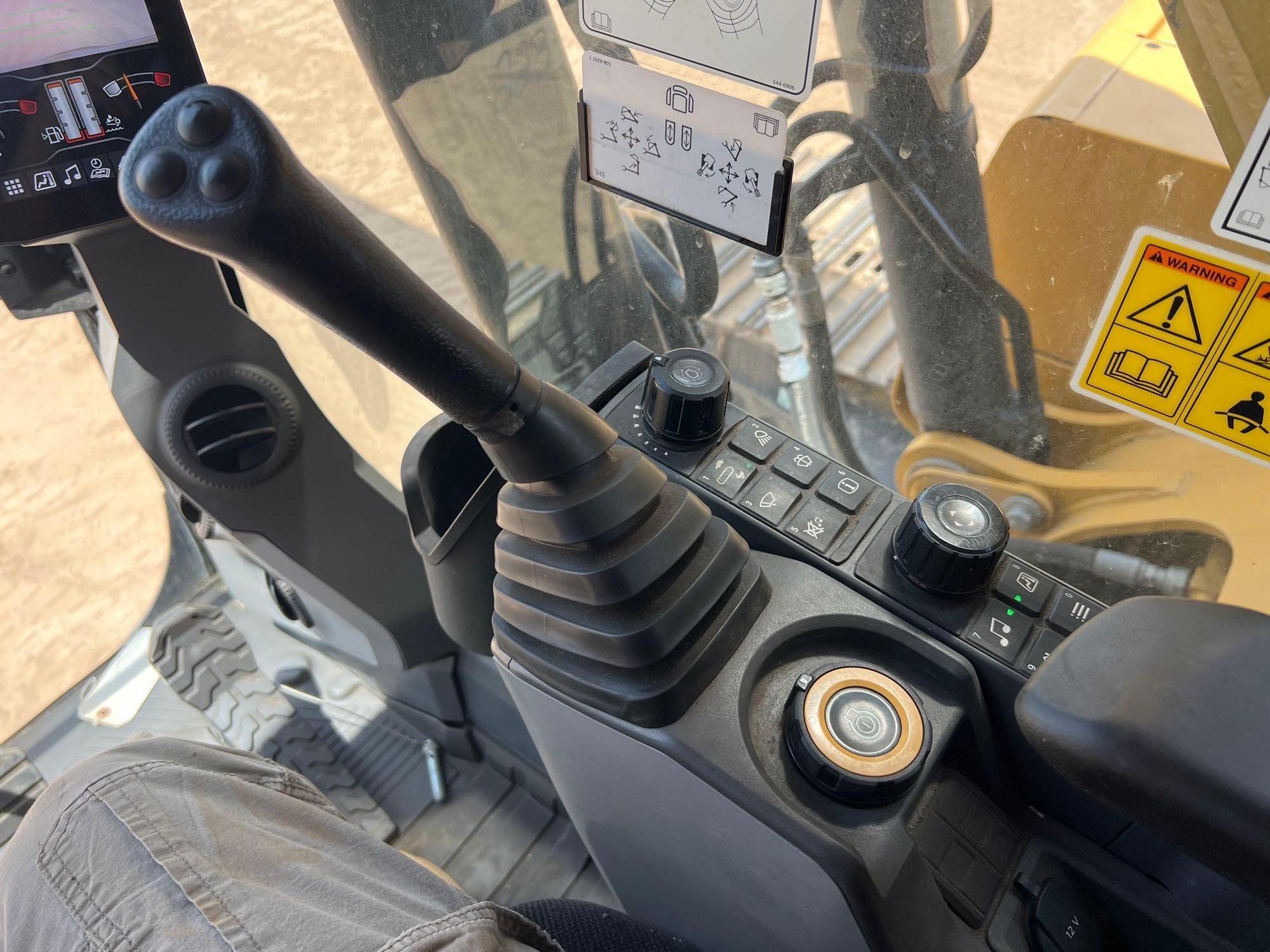 2022 Caterpillar 320