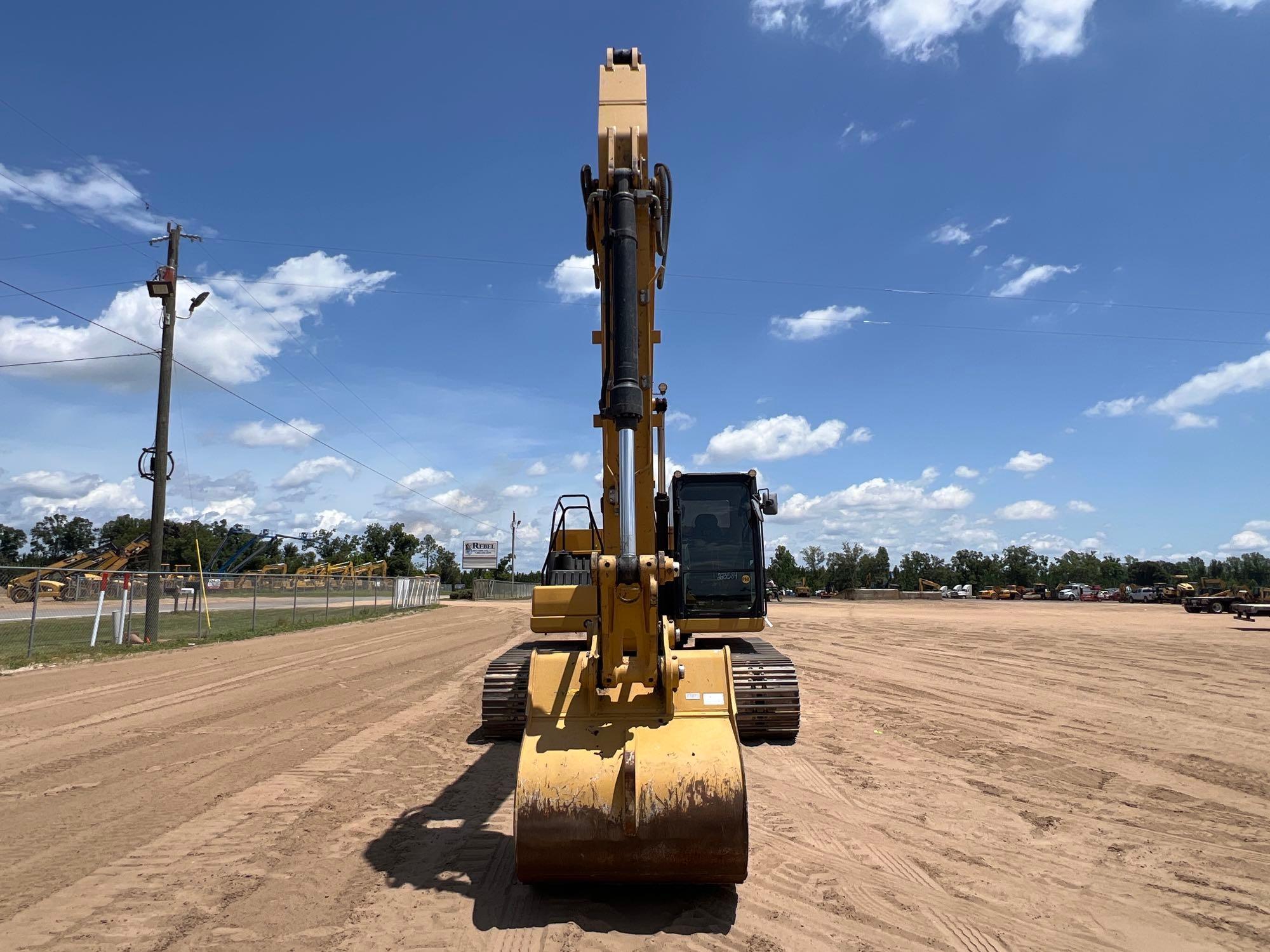 2022 Caterpillar 320