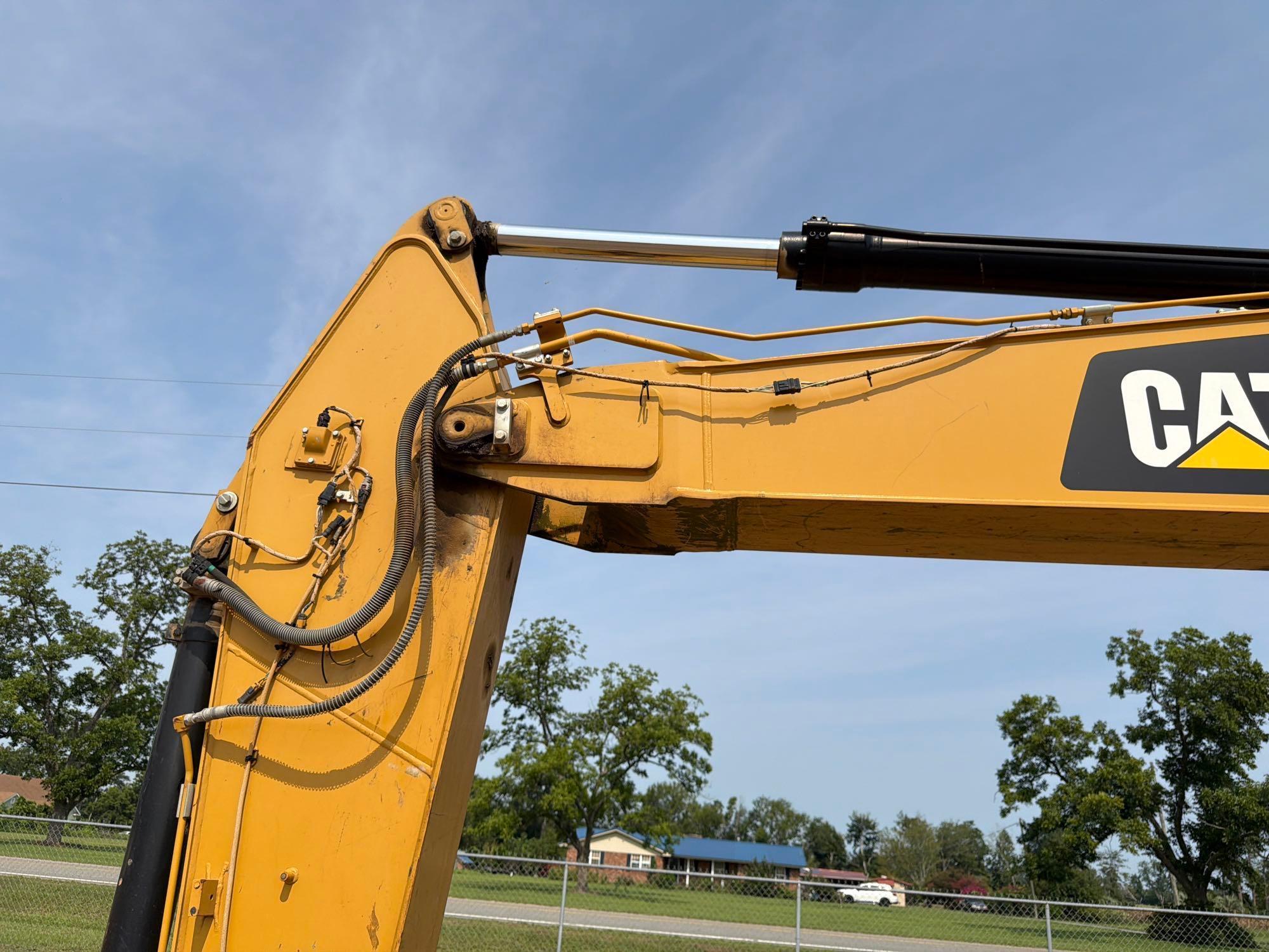 2019 Caterpillar 320