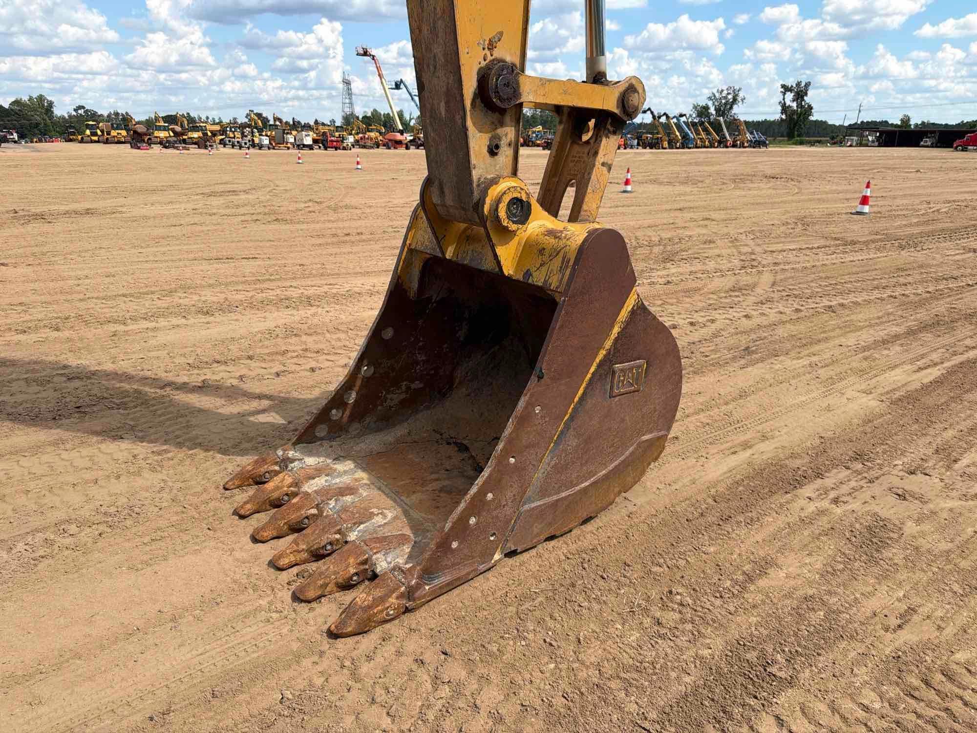 2019 Caterpillar 320