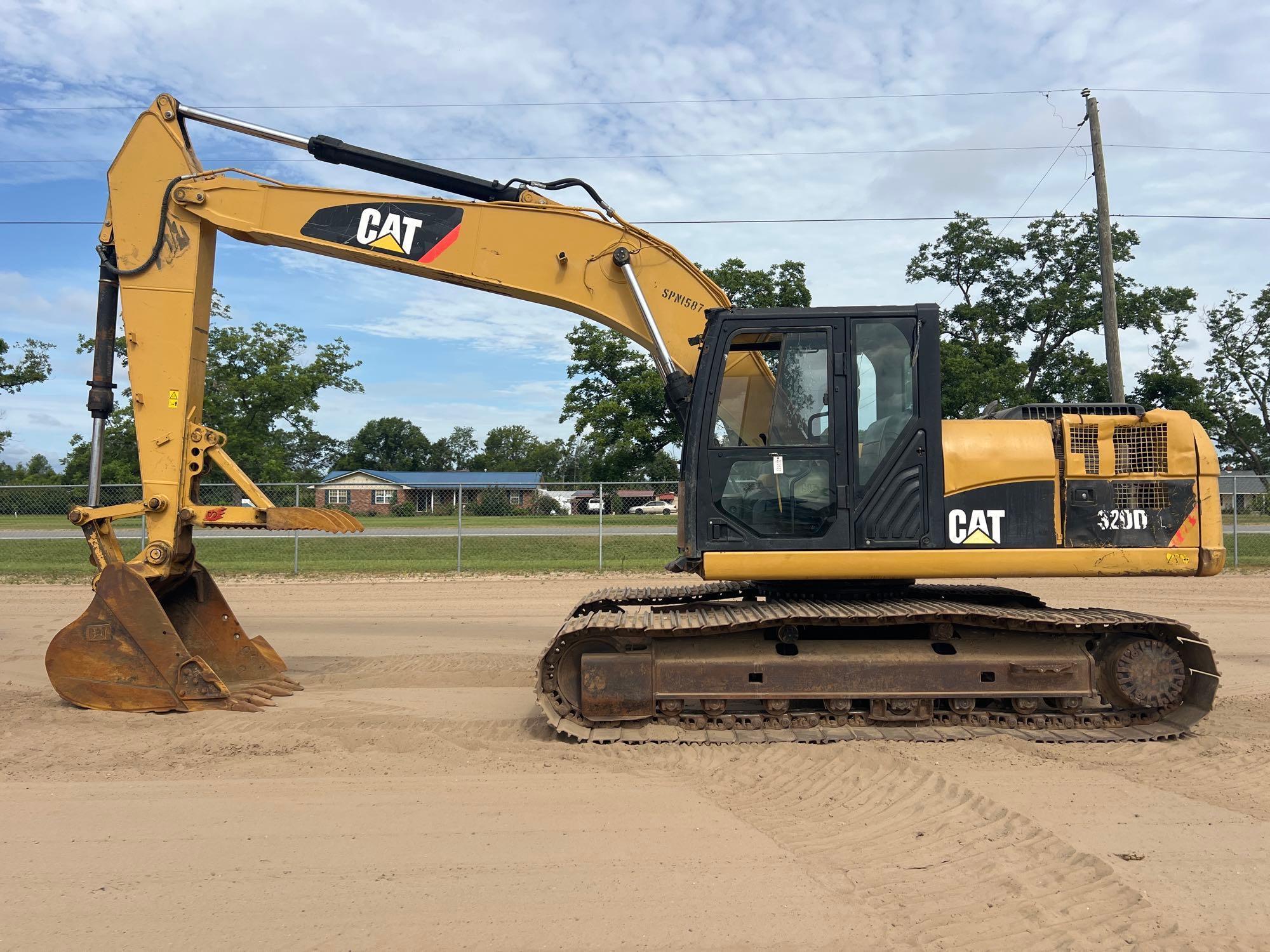 2011 Caterpillar 320DL