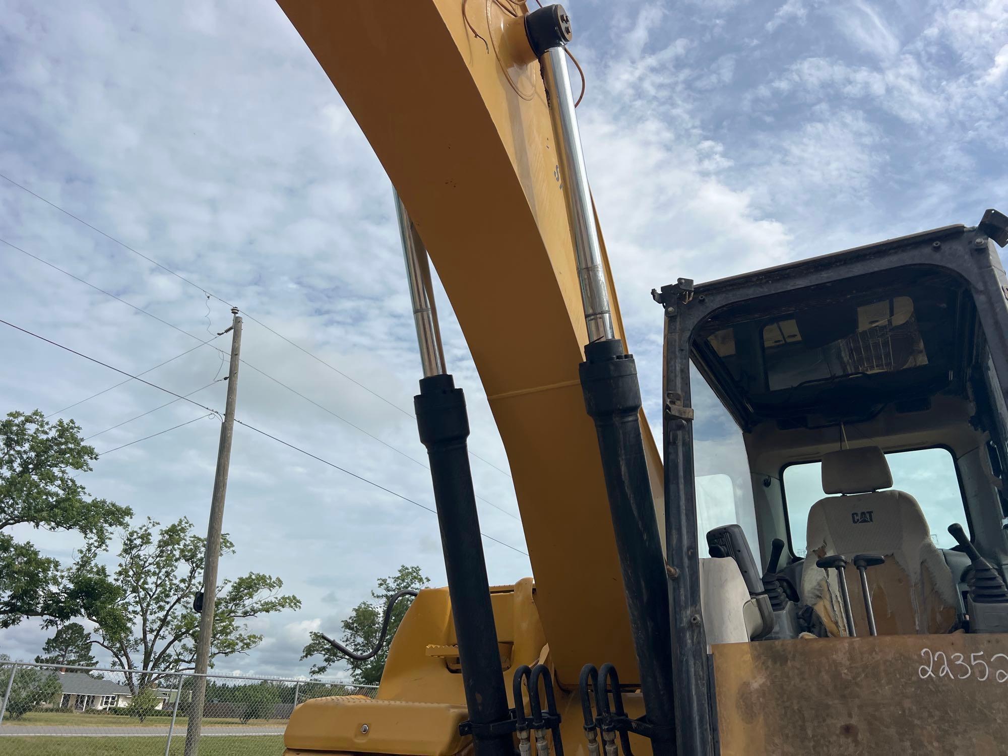 2011 Caterpillar 320DL