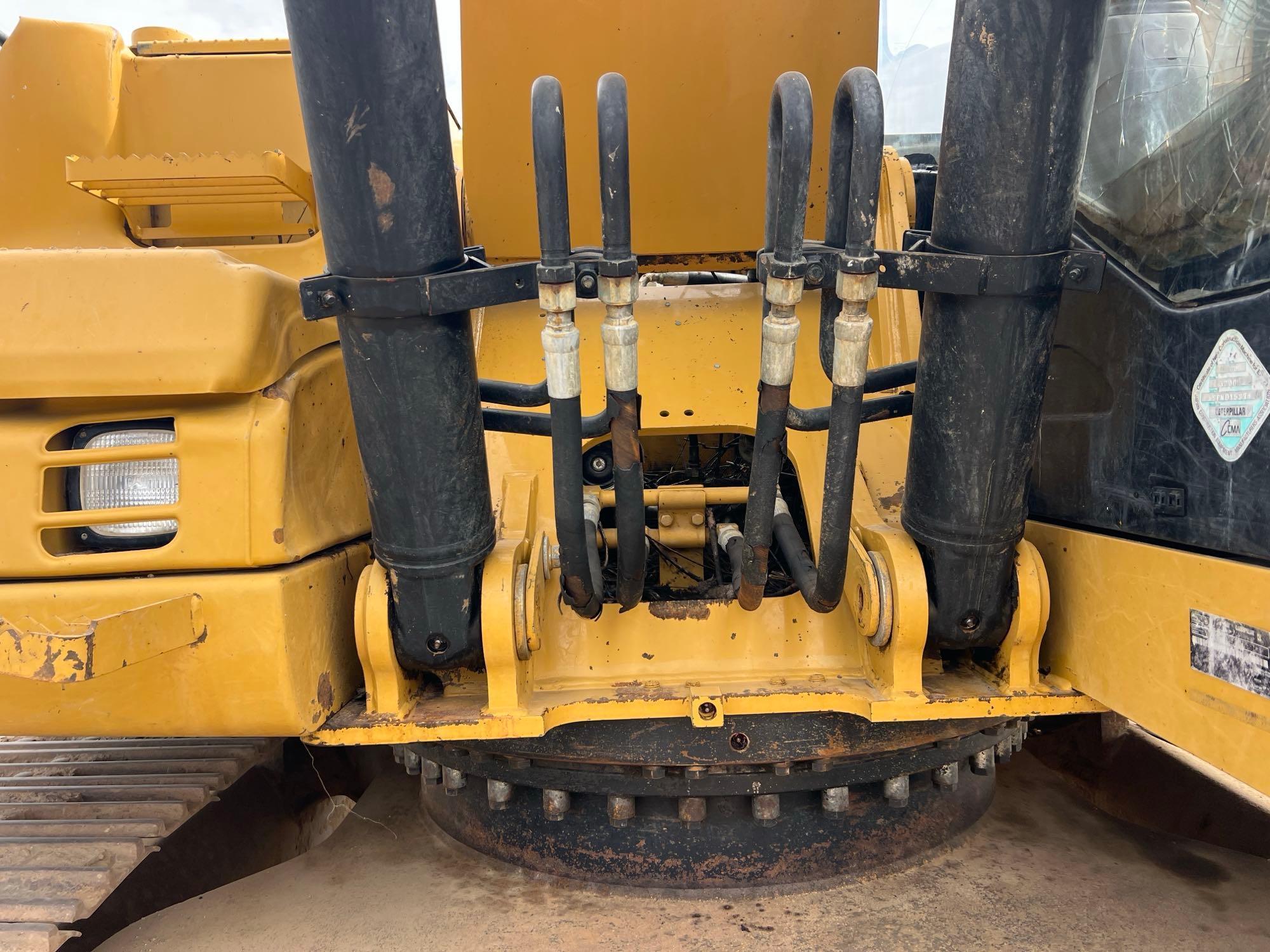2011 Caterpillar 320DL