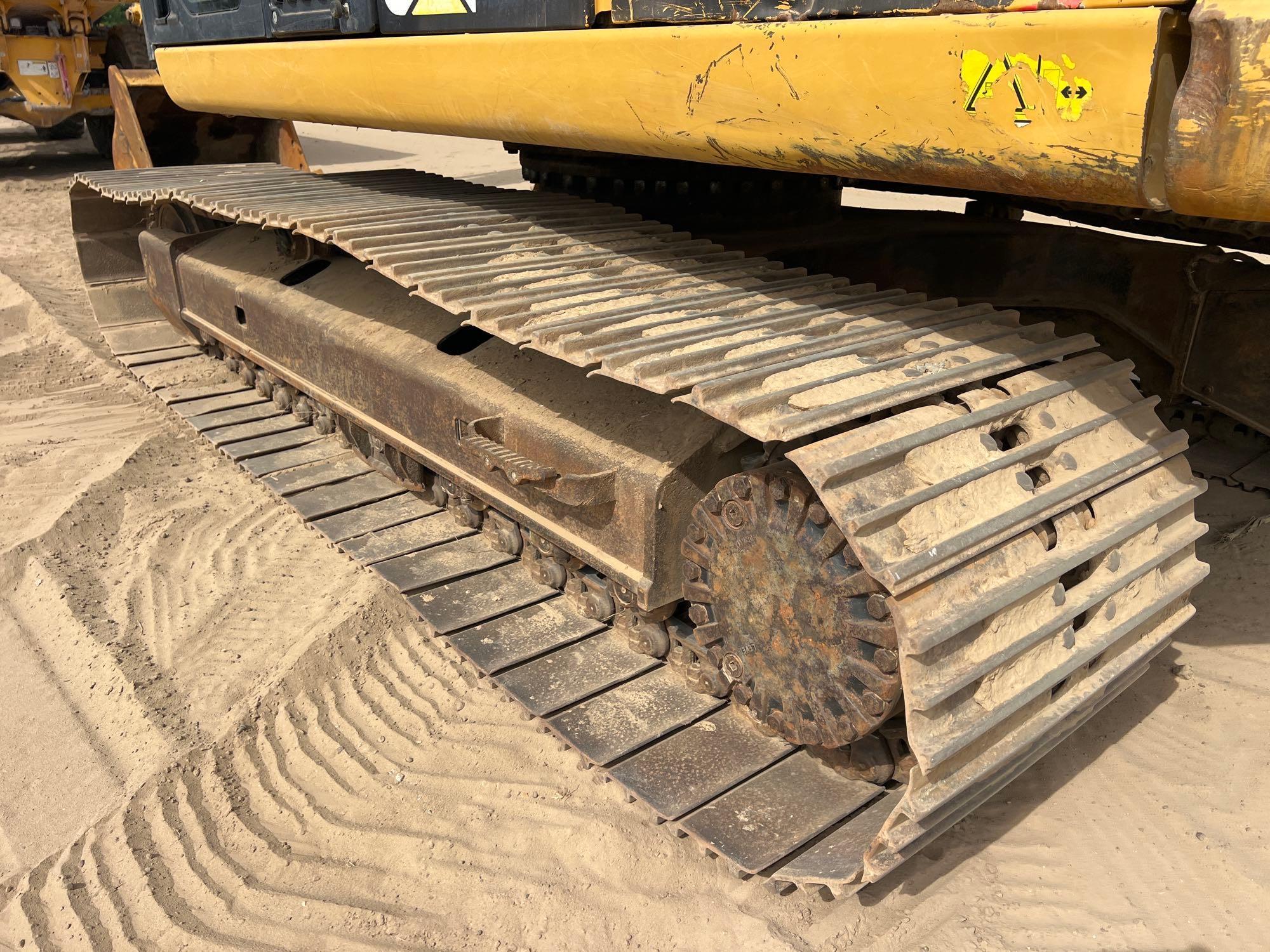 2011 Caterpillar 320DL
