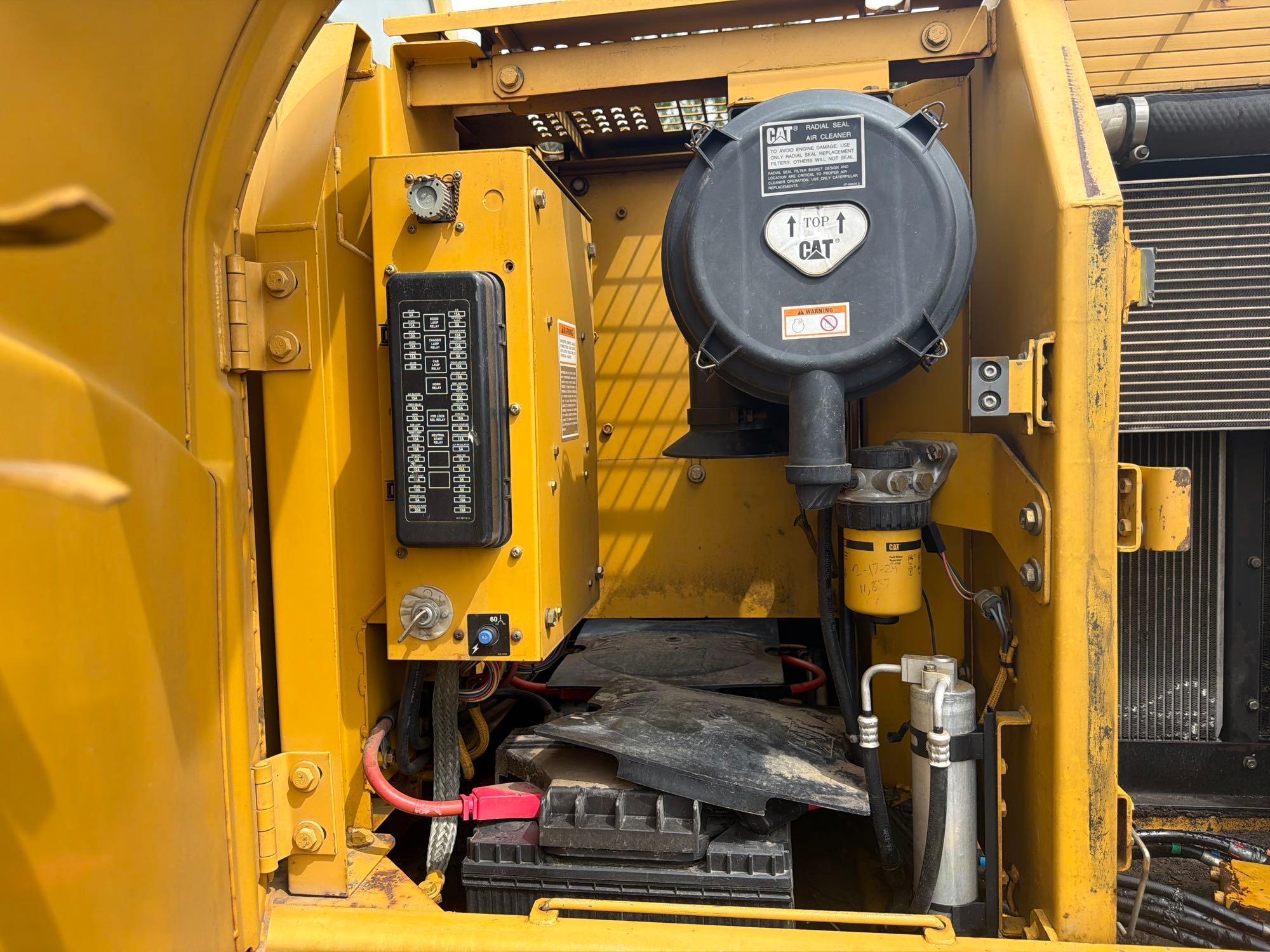 2003 Caterpillar 320C L