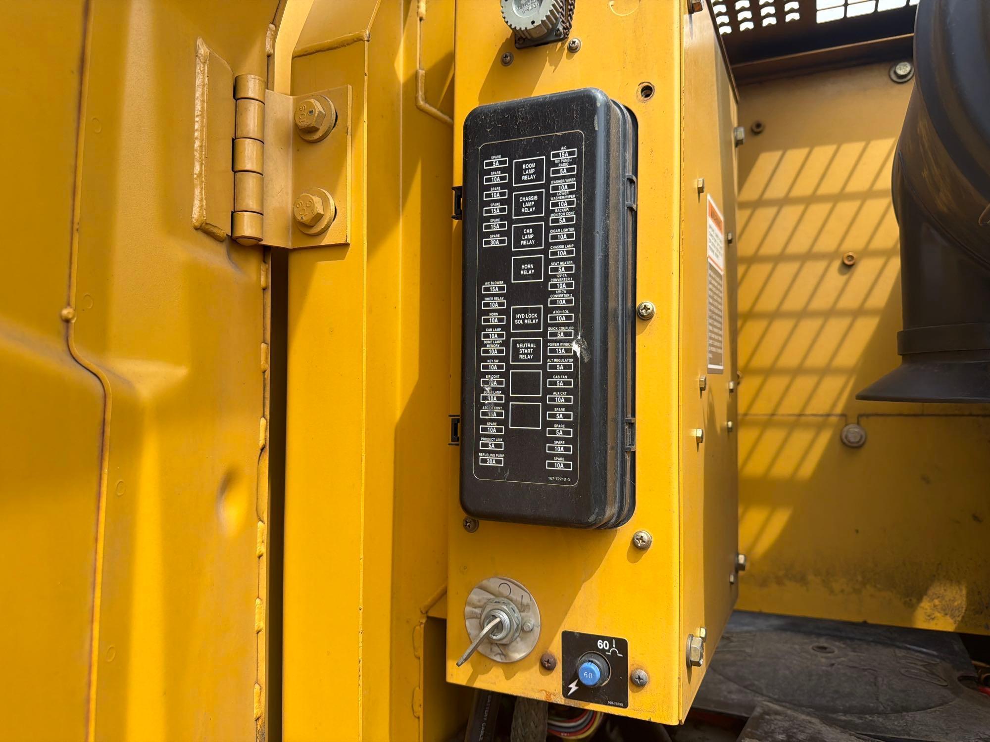 2003 Caterpillar 320C L