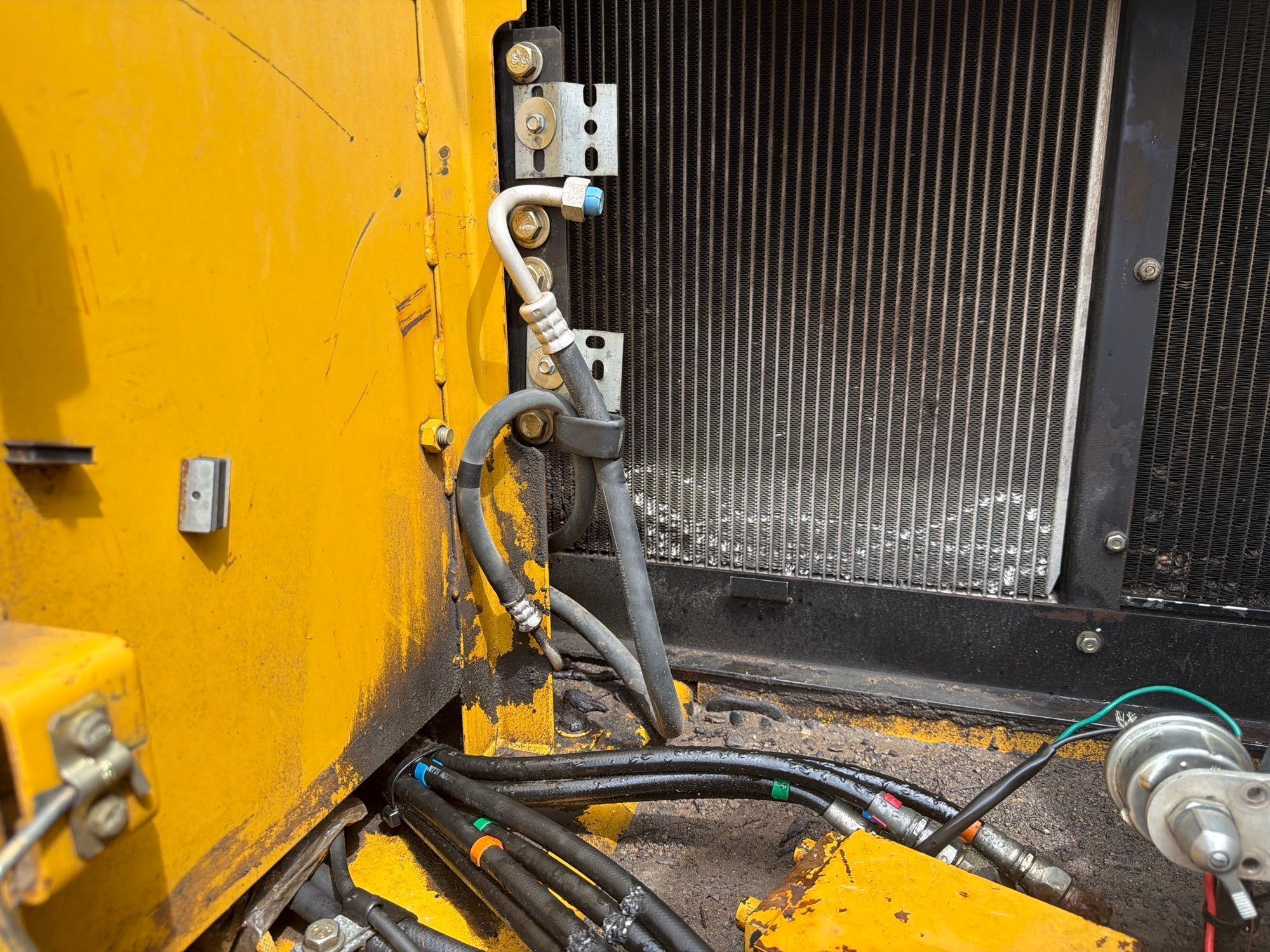 2003 Caterpillar 320C L