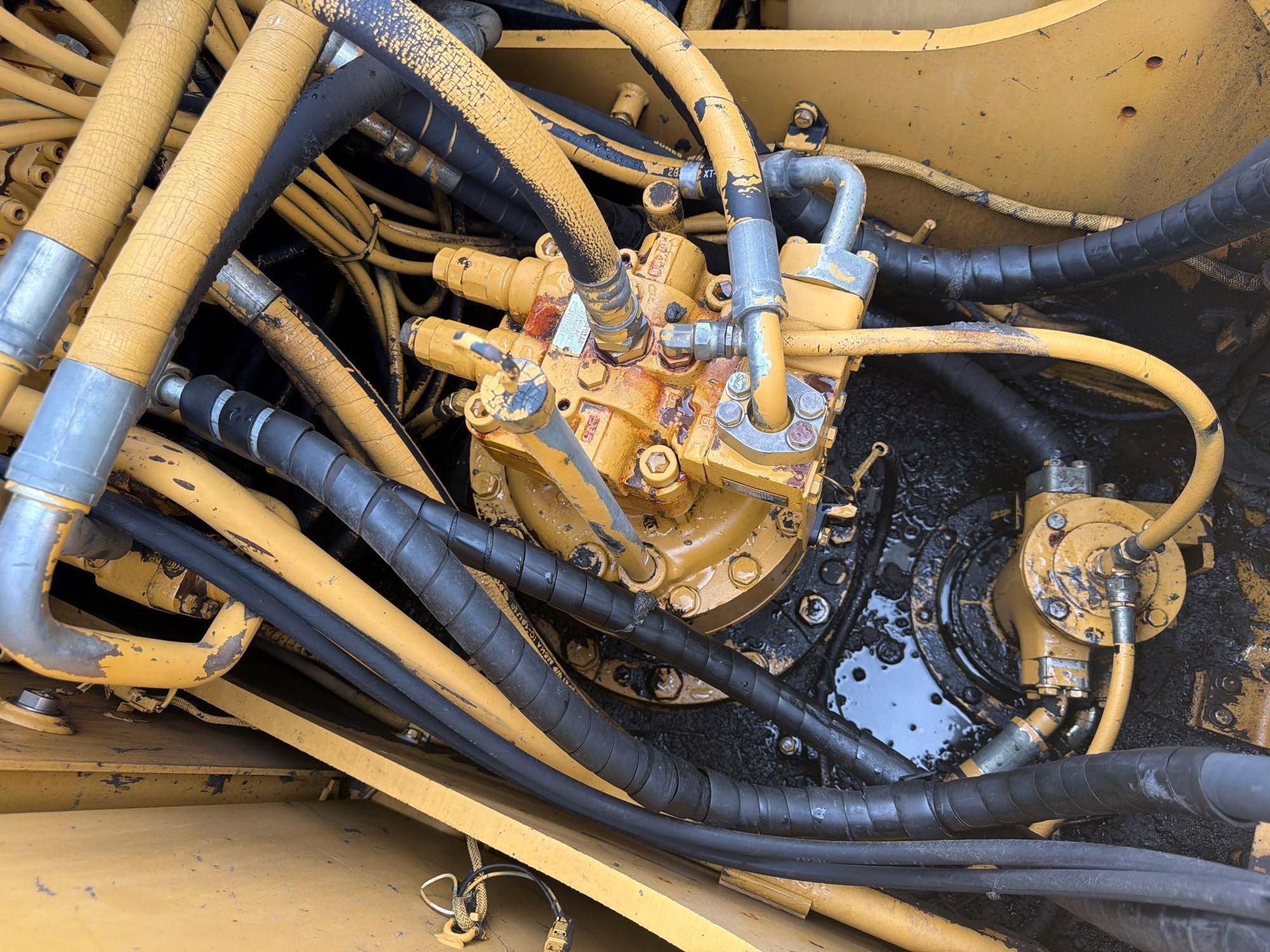 2003 Caterpillar 320C L