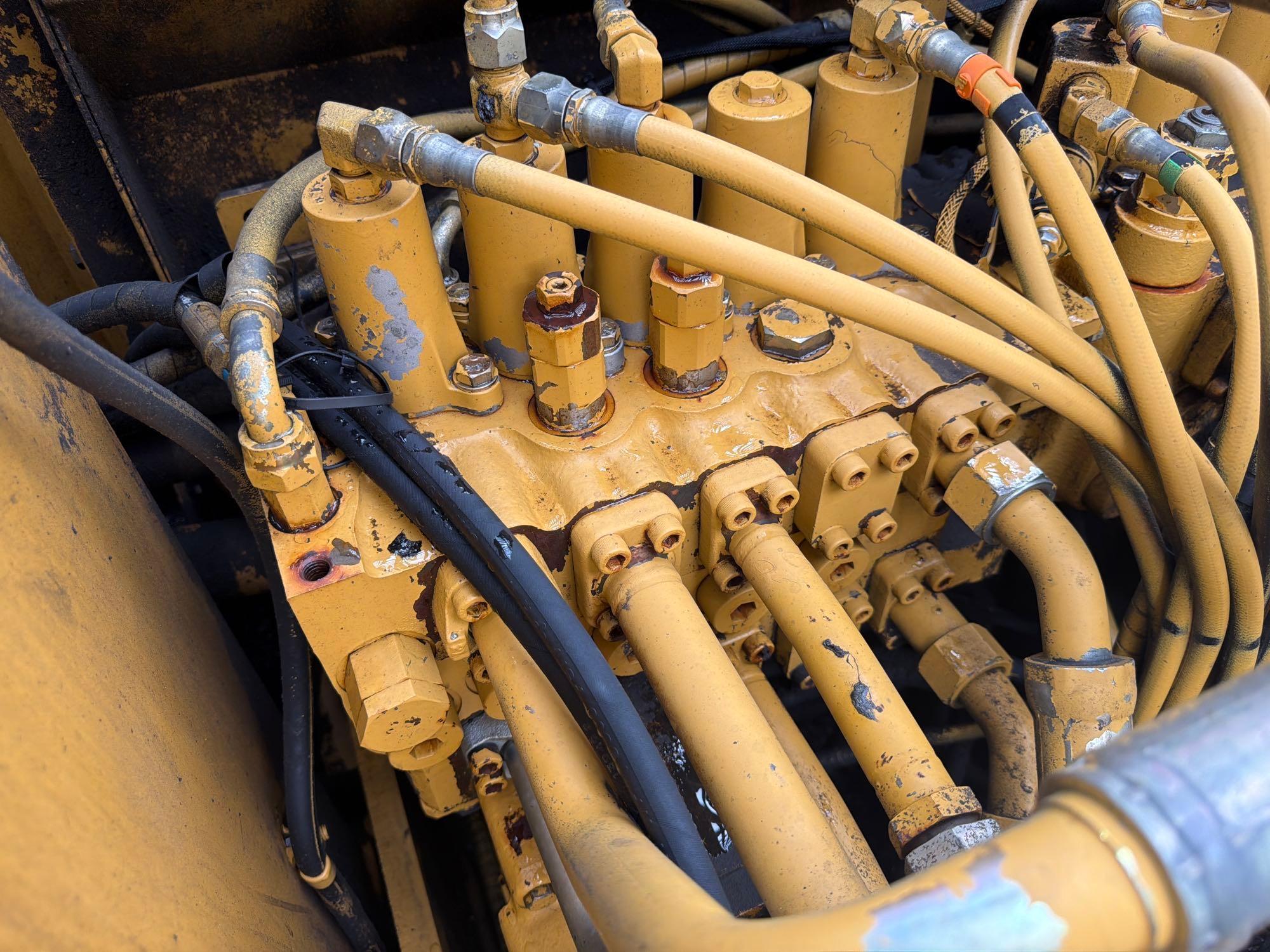 2003 Caterpillar 320C L