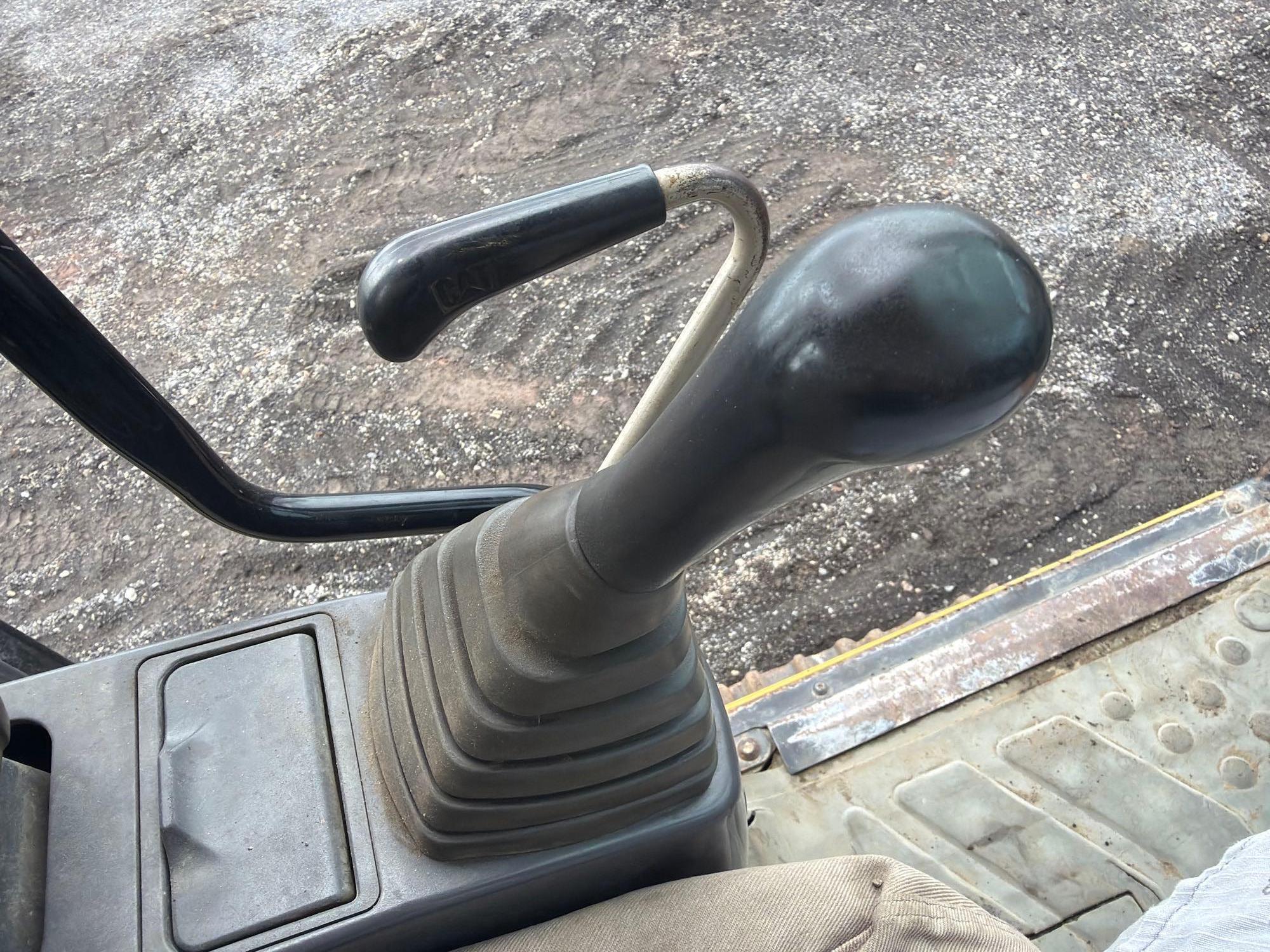 2003 Caterpillar 320C L