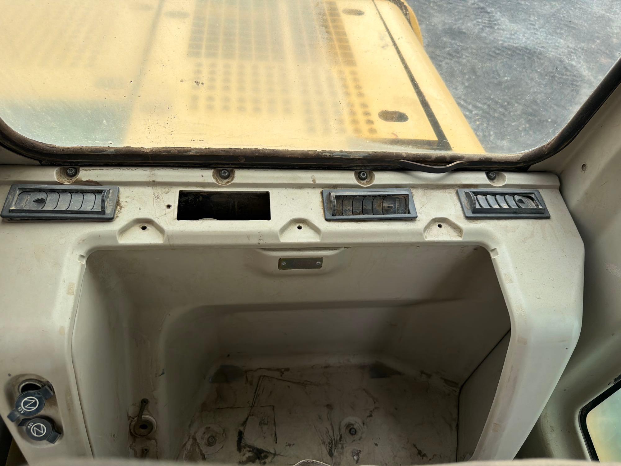 2003 Caterpillar 320C L