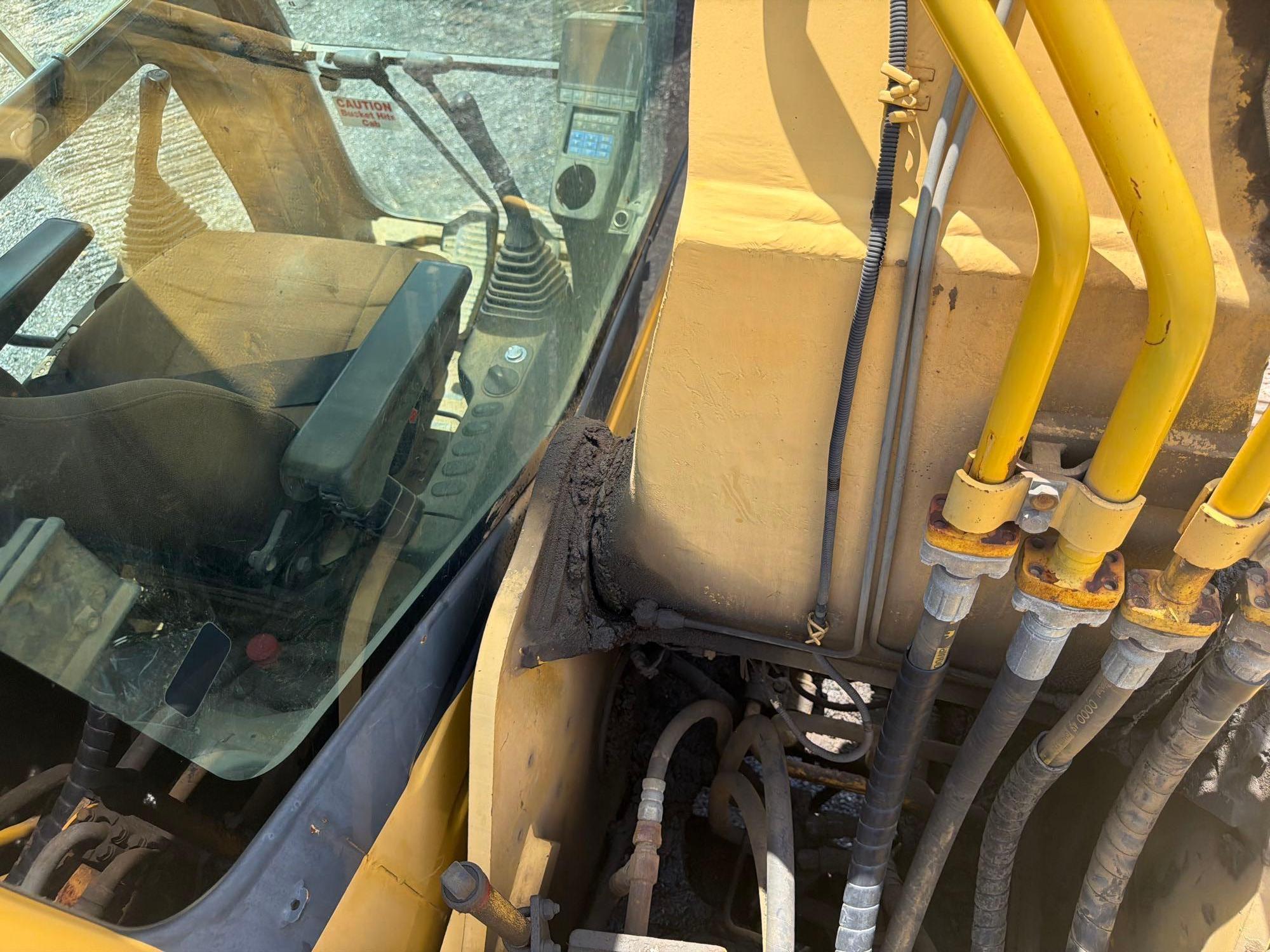 2006 Komatsu PC220LC-8
