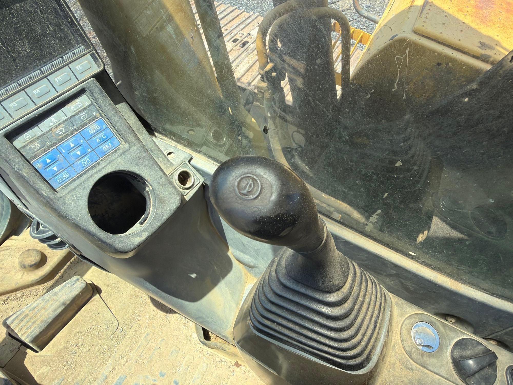 2006 Komatsu PC220LC-8