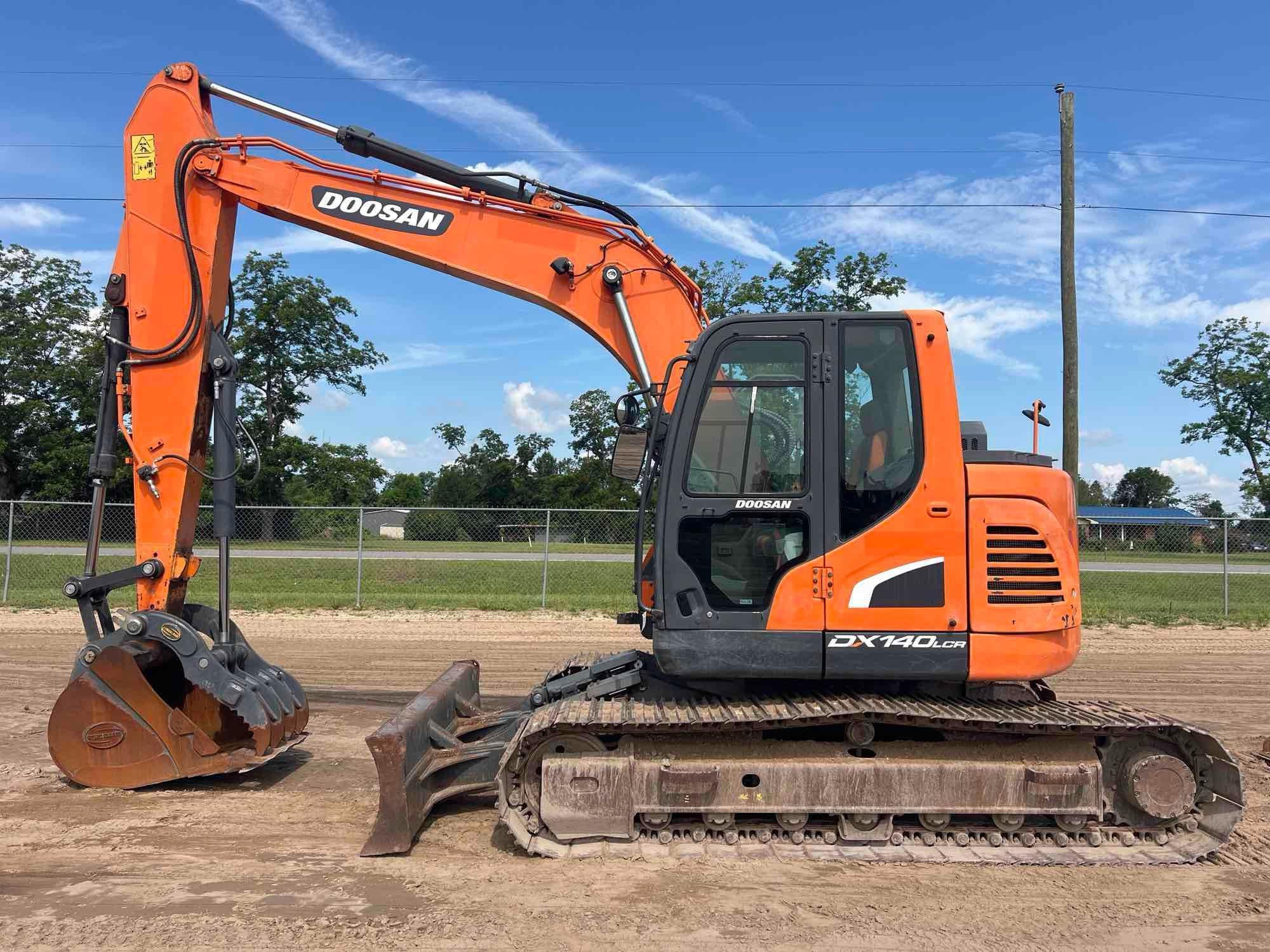 DOOSAN DX140LCR-5 EXCAVATOR