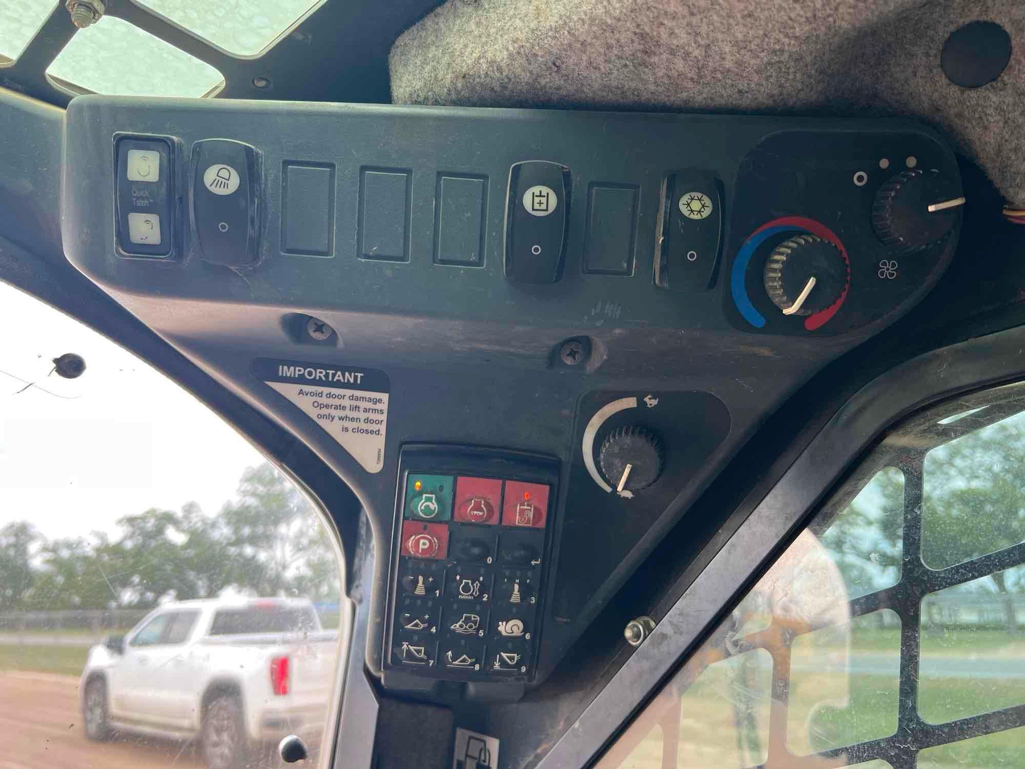 2015 John Deere 323E
