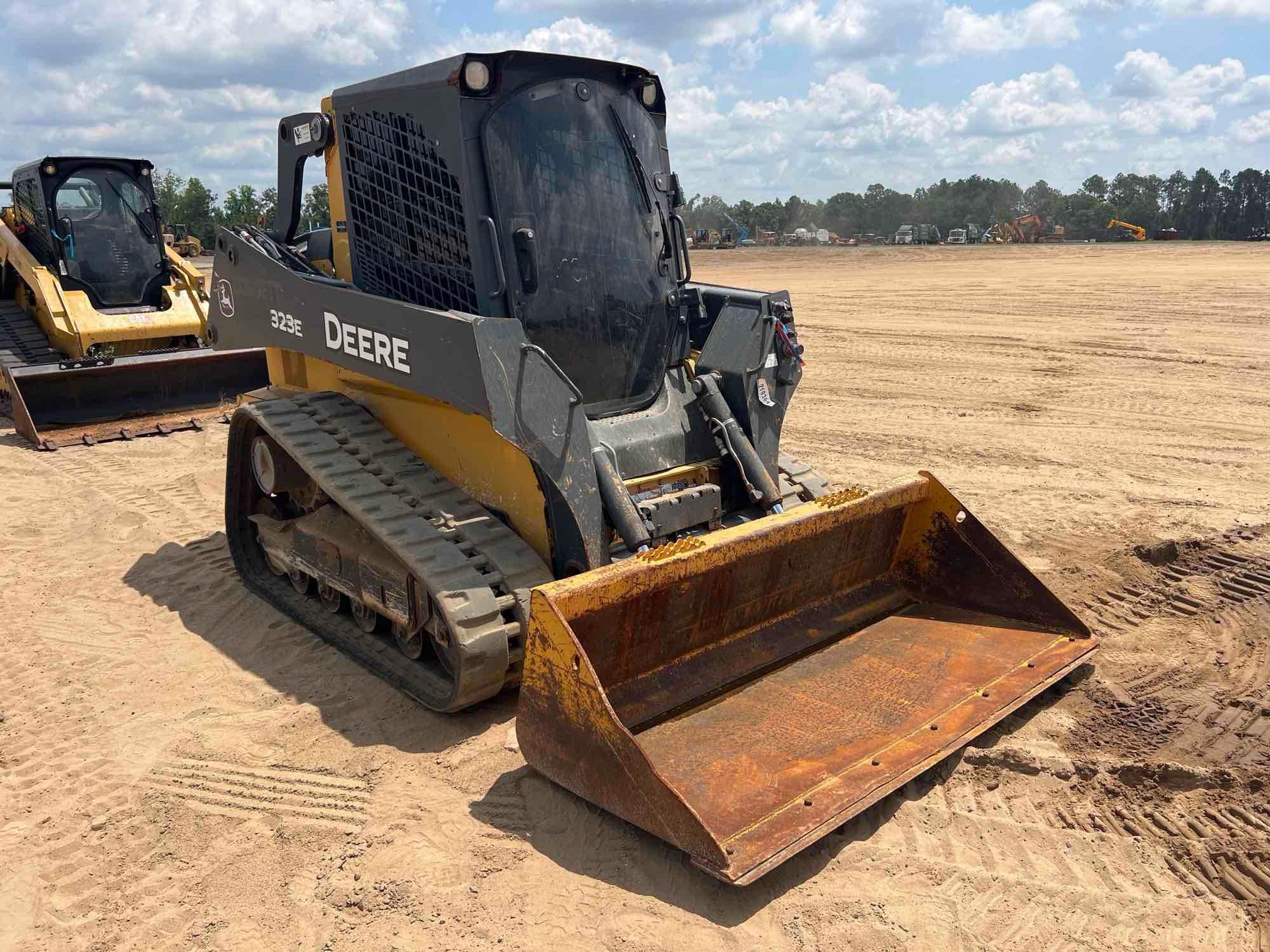 2015 John Deere 323E