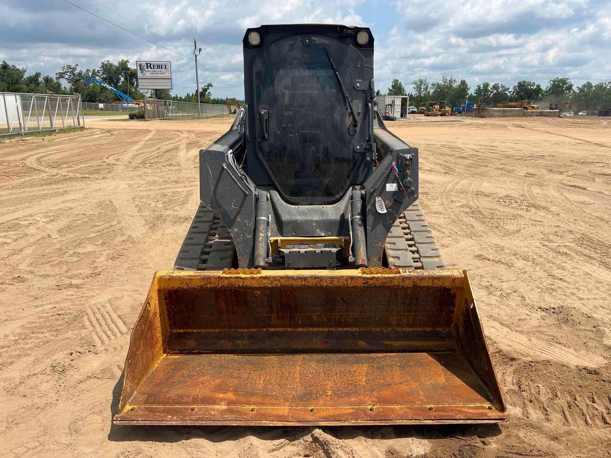 2015 John Deere 323E